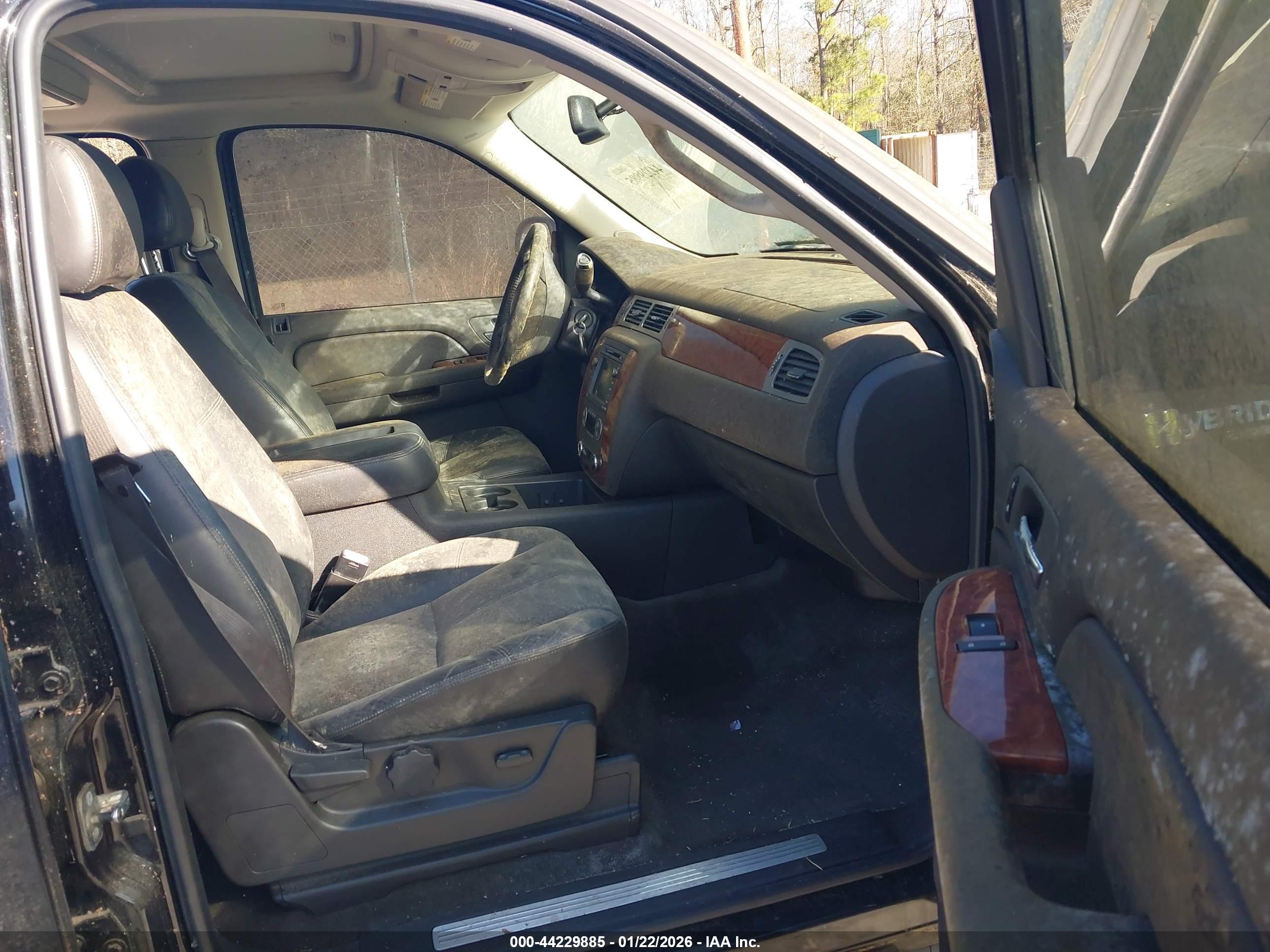 CHEVROLET TAHOE image 5