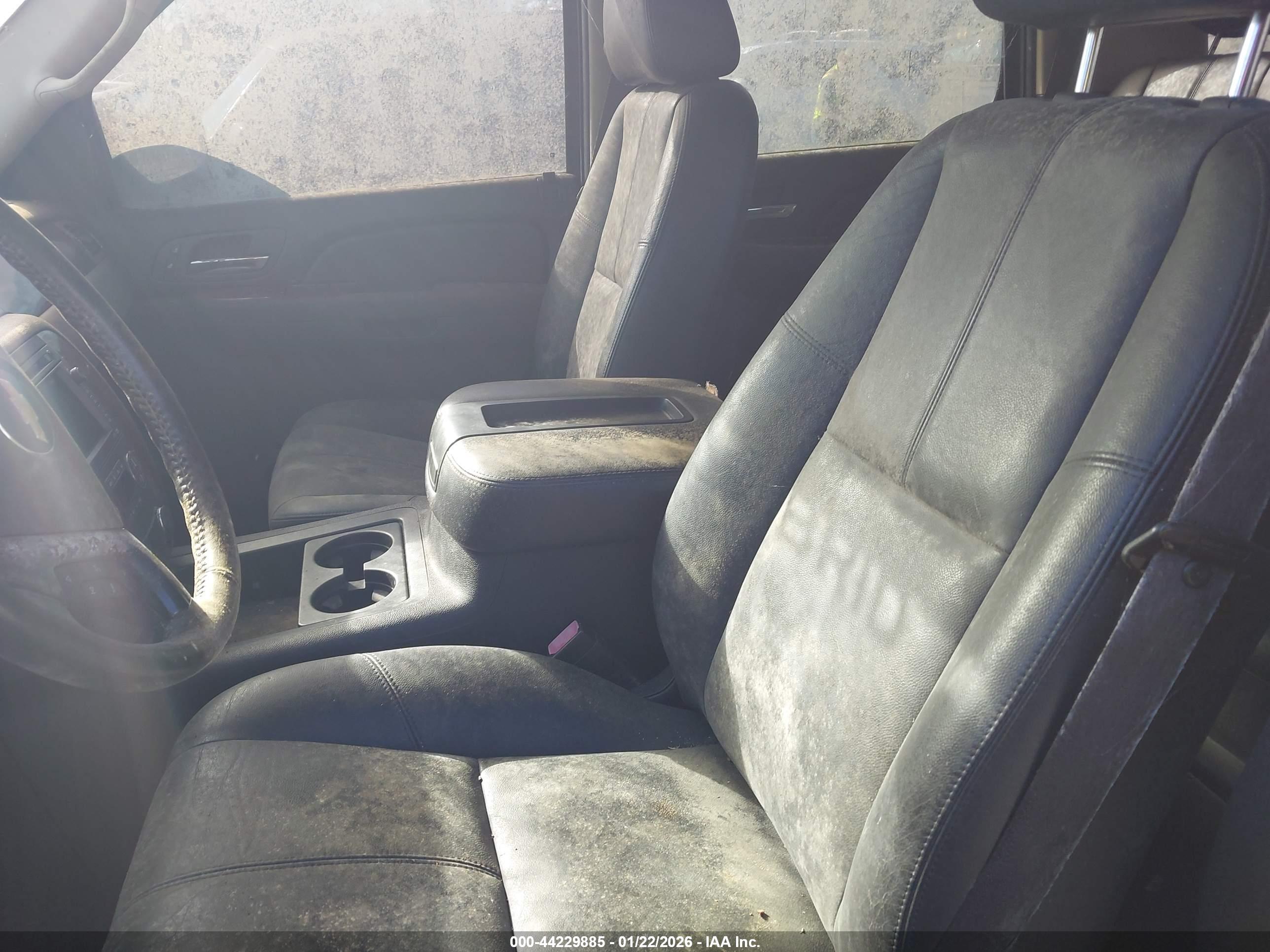 CHEVROLET TAHOE image 6