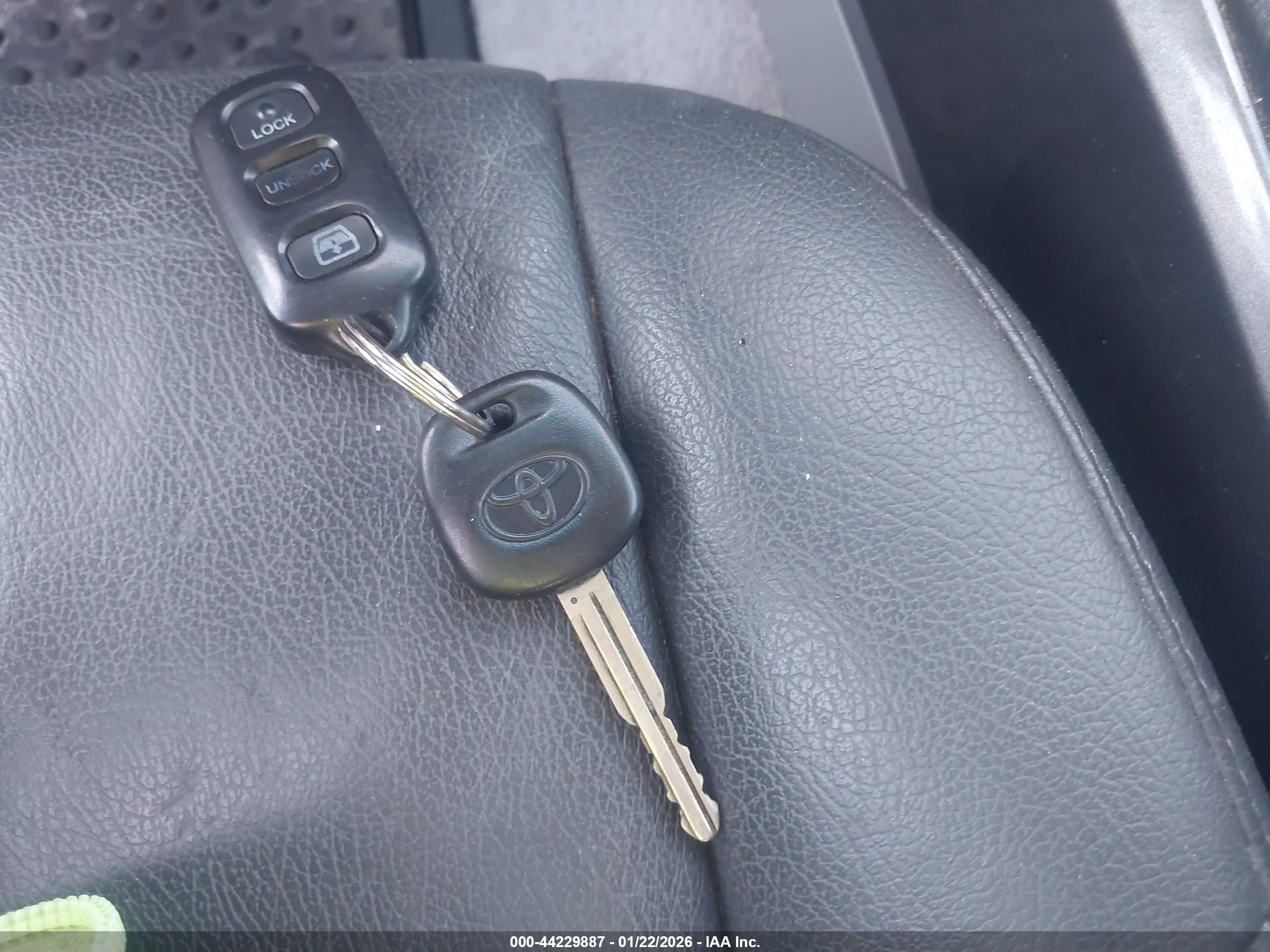 TOYOTA 4RUNNER image 11