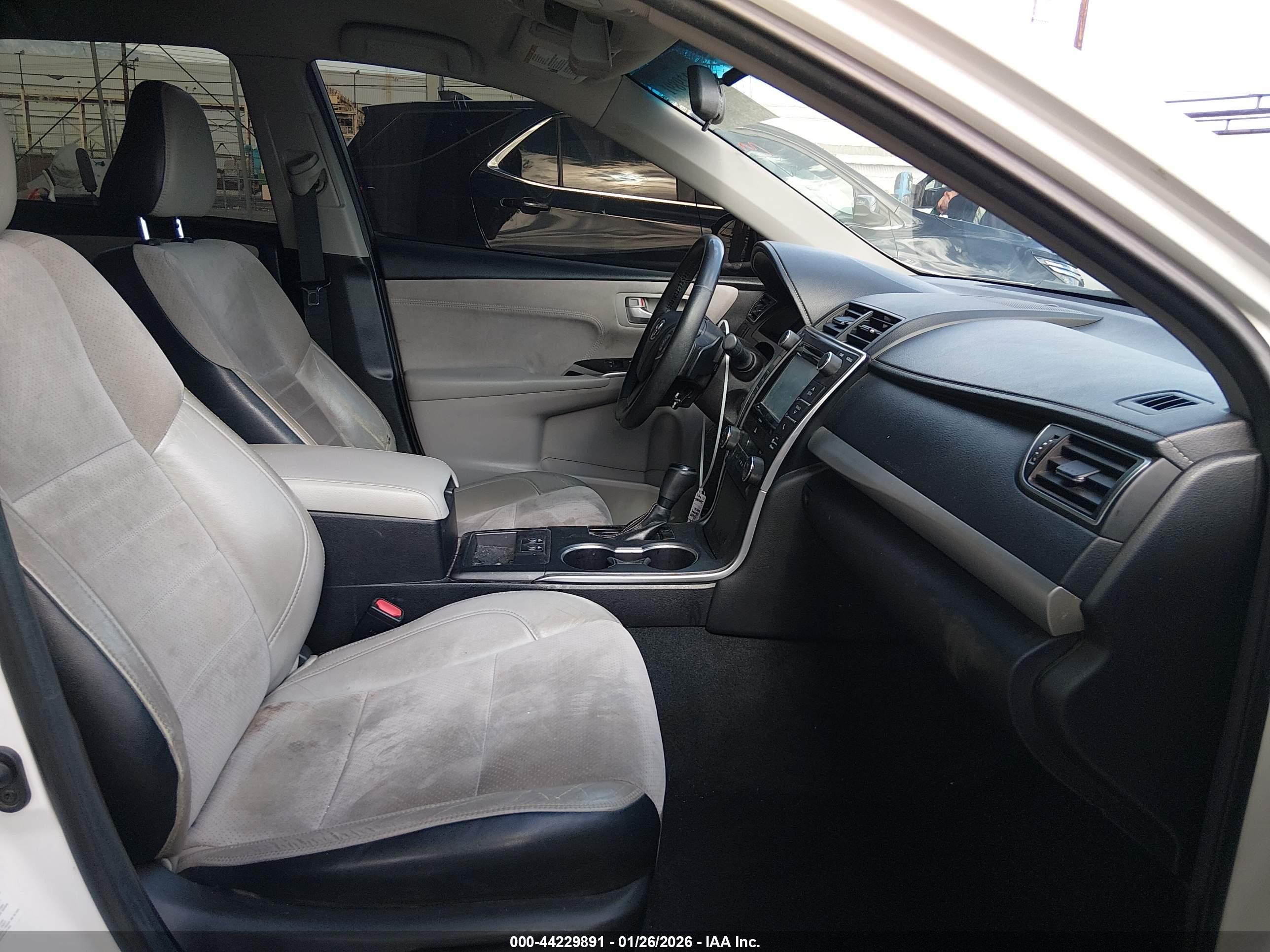 TOYOTA CAMRY image 5