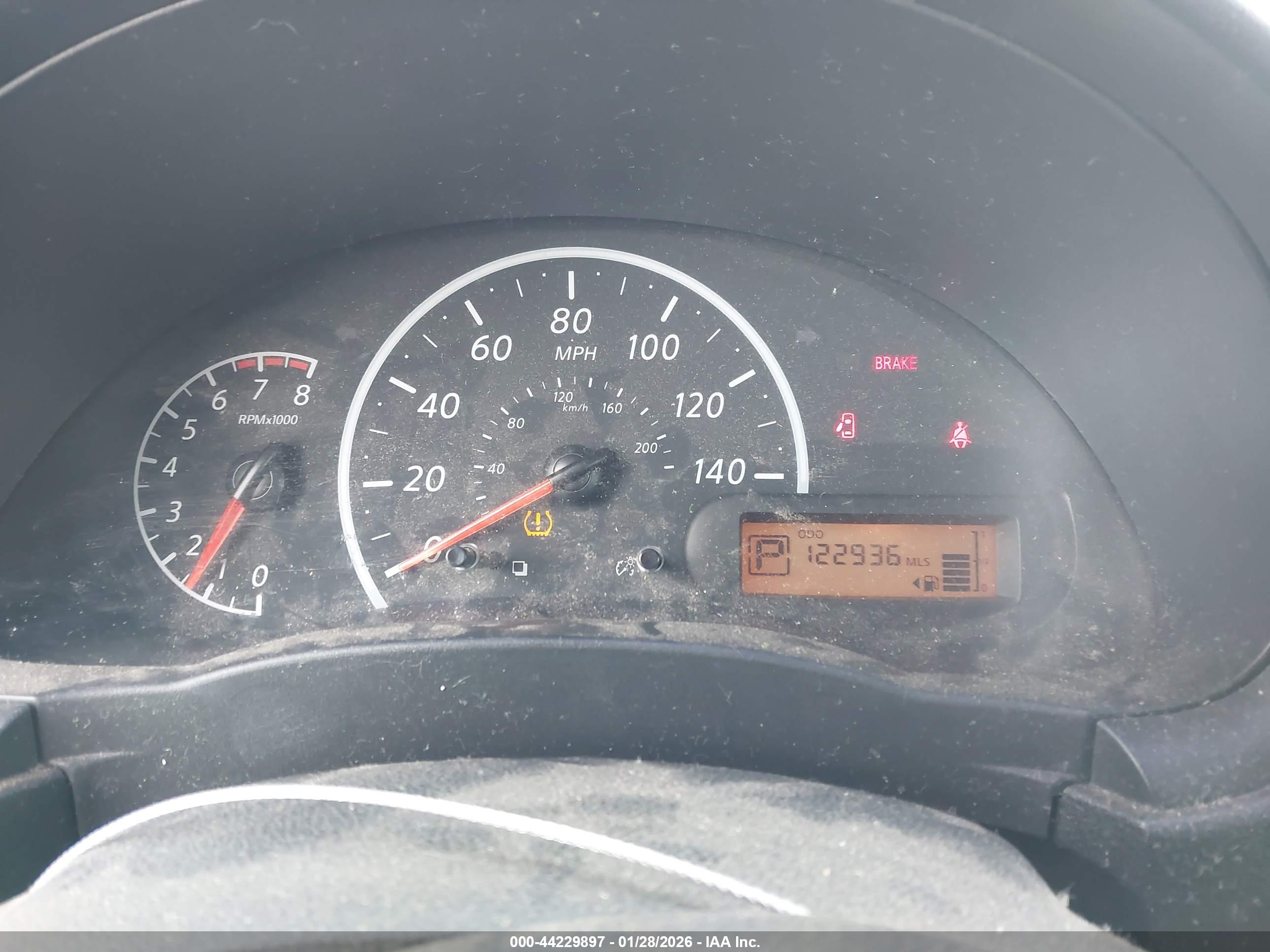 NISSAN VERSA image 7