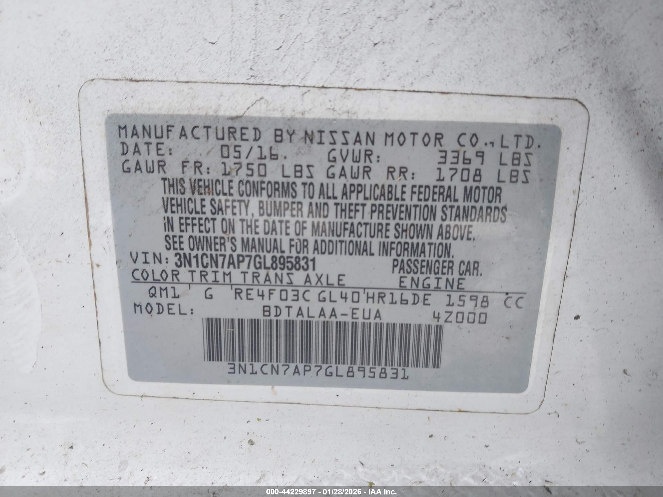 NISSAN VERSA image 9