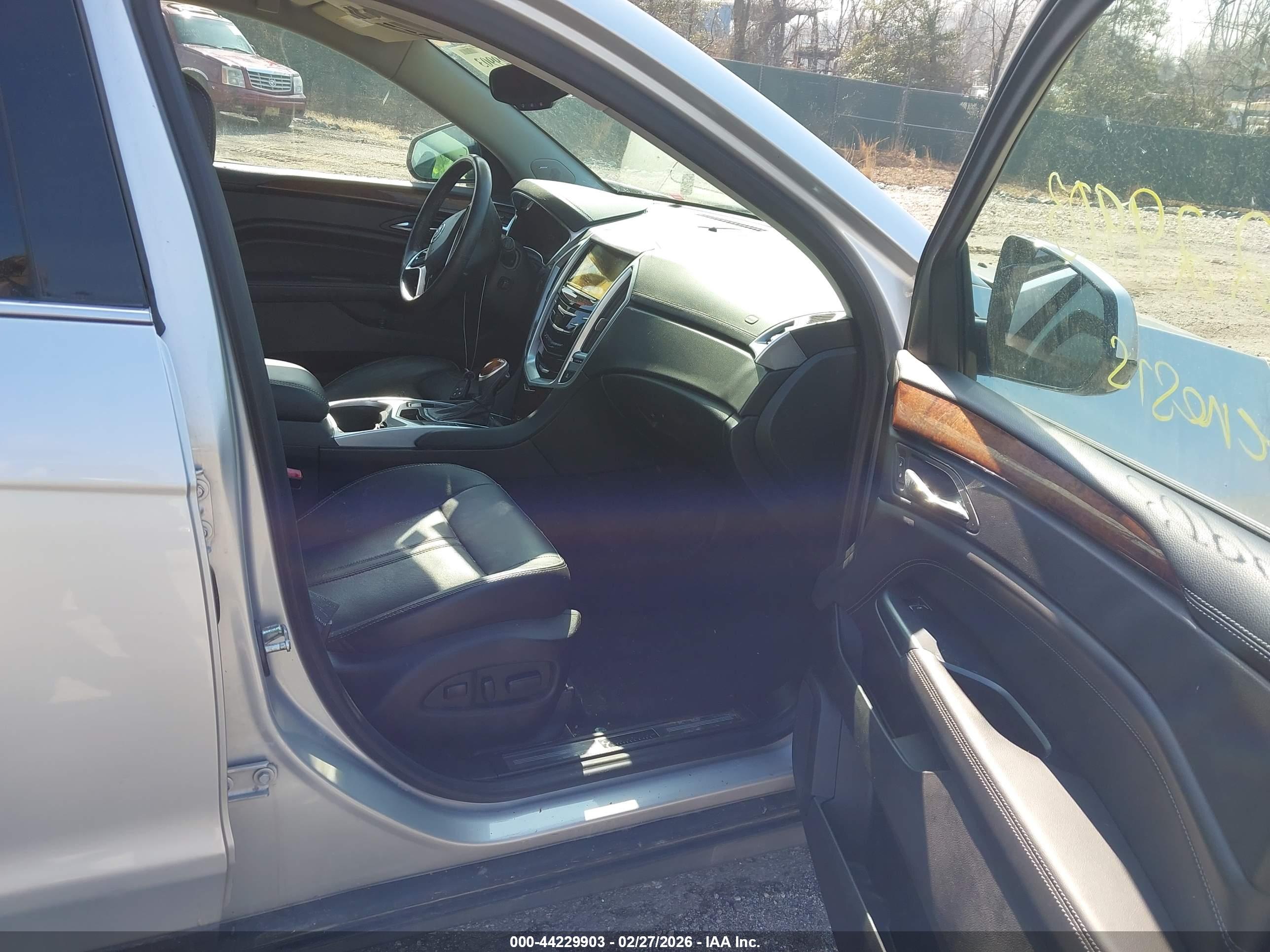 CADILLAC SRX image 5