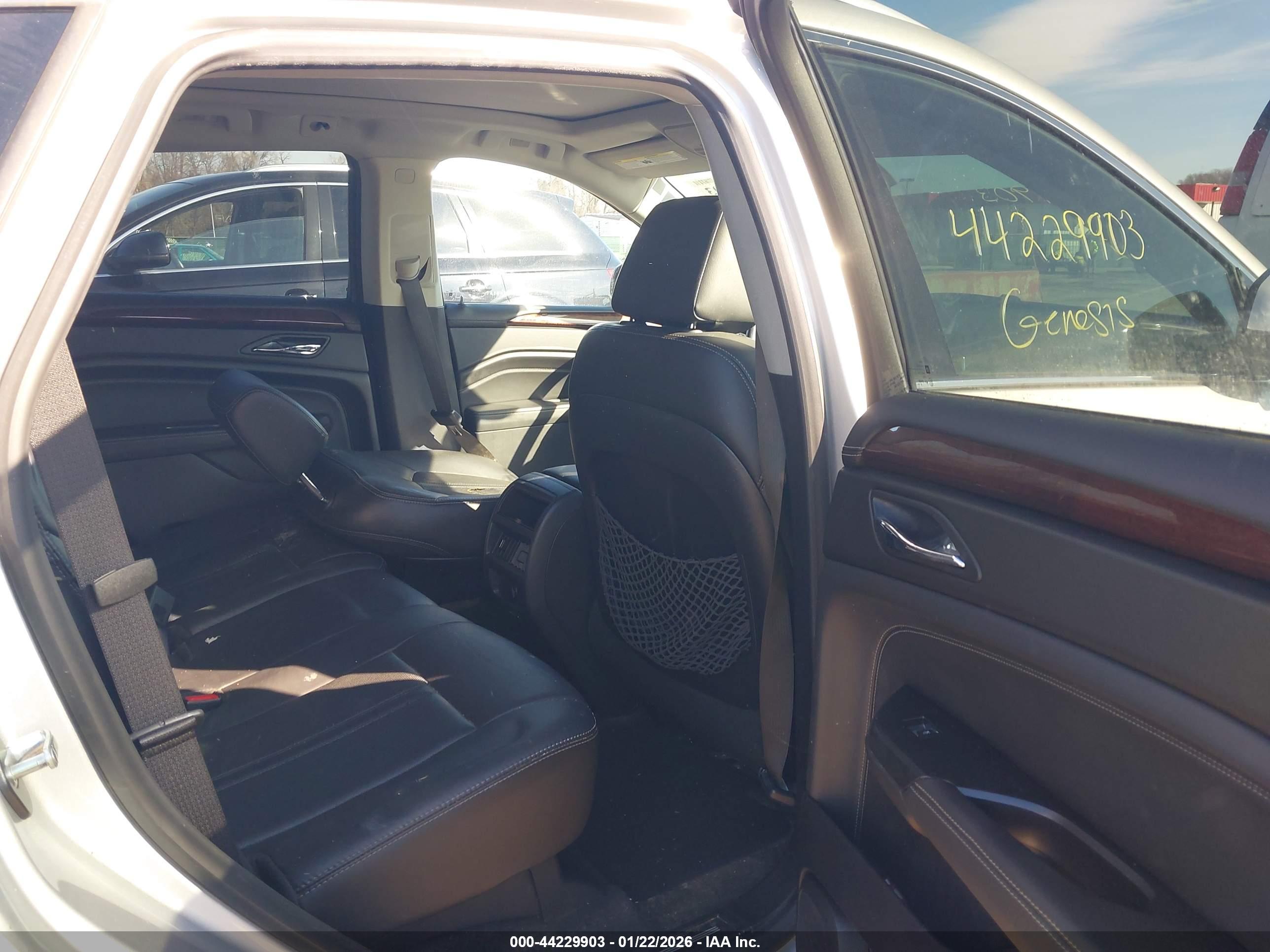 CADILLAC SRX image 8