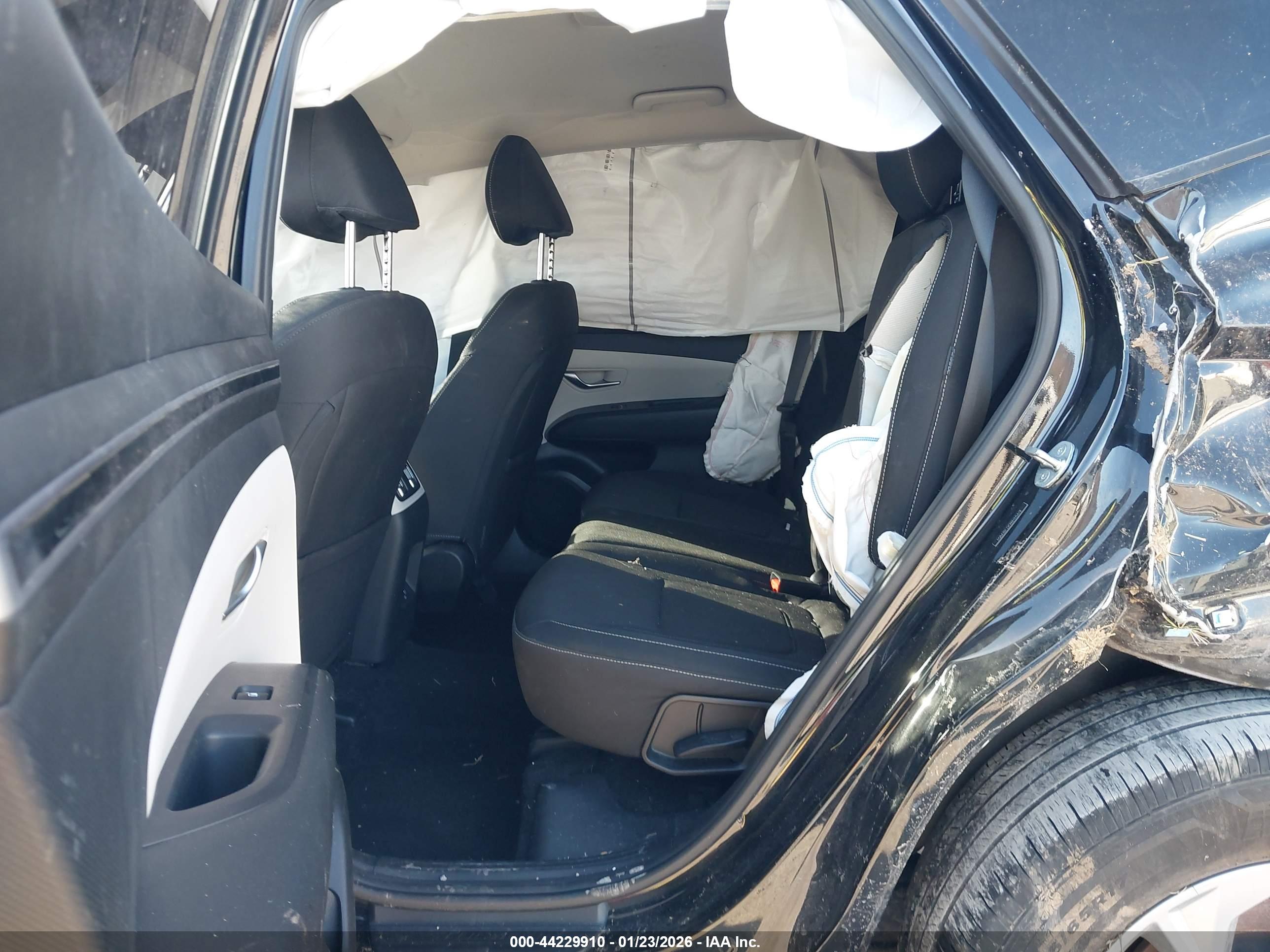 HYUNDAI TUCSON image 8