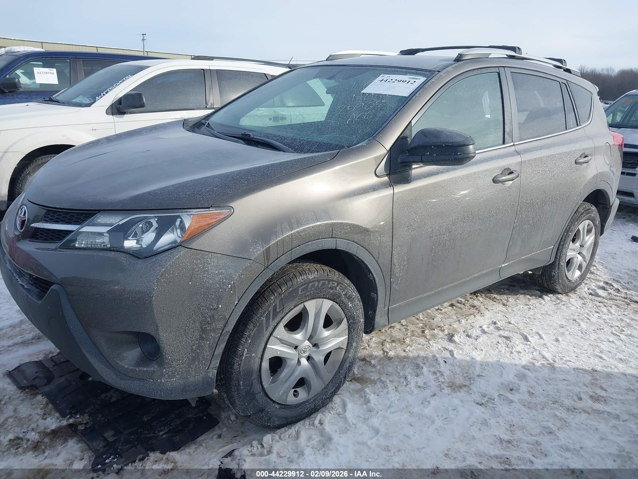 TOYOTA RAV4 image 2