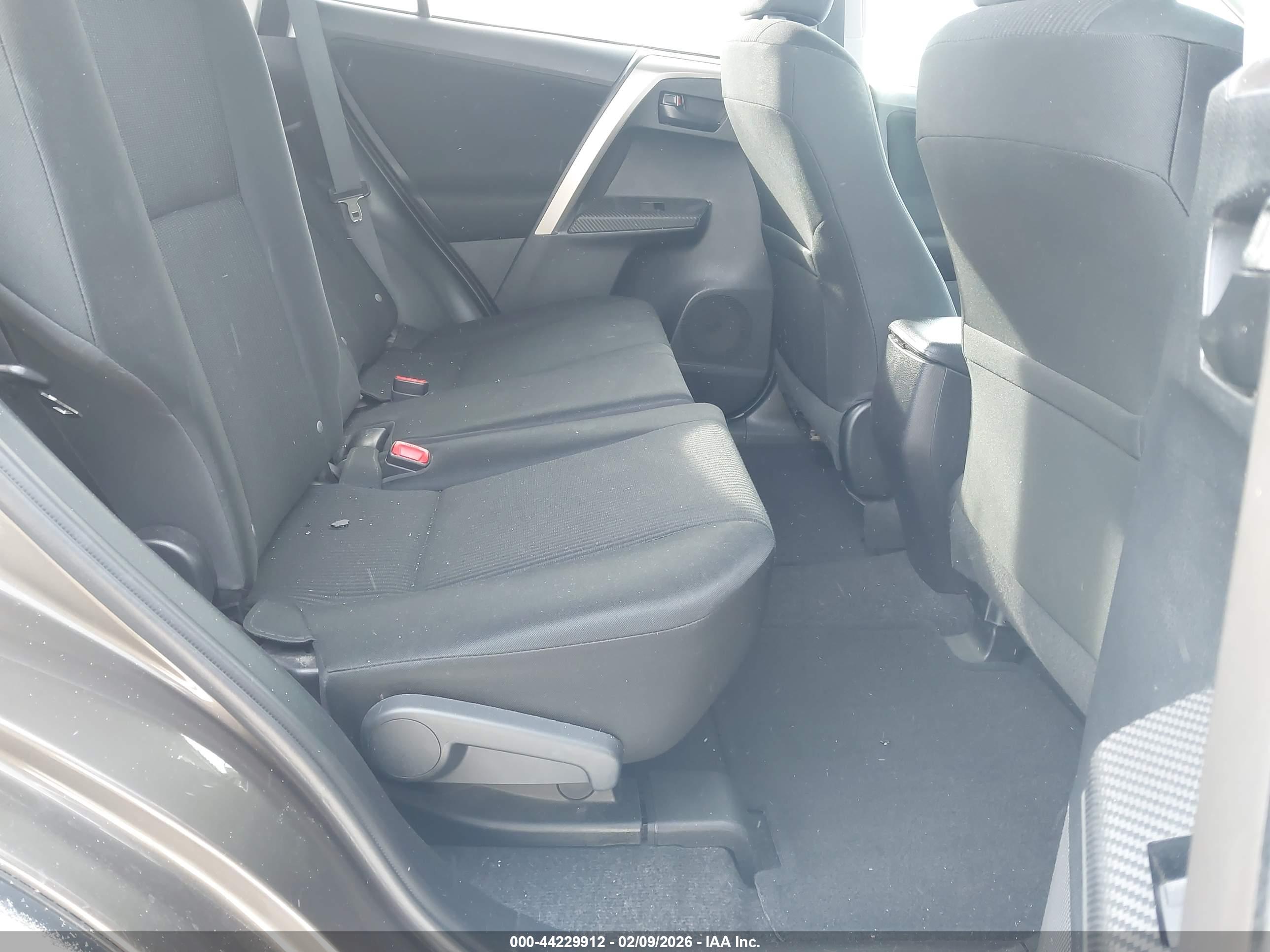 TOYOTA RAV4 image 8
