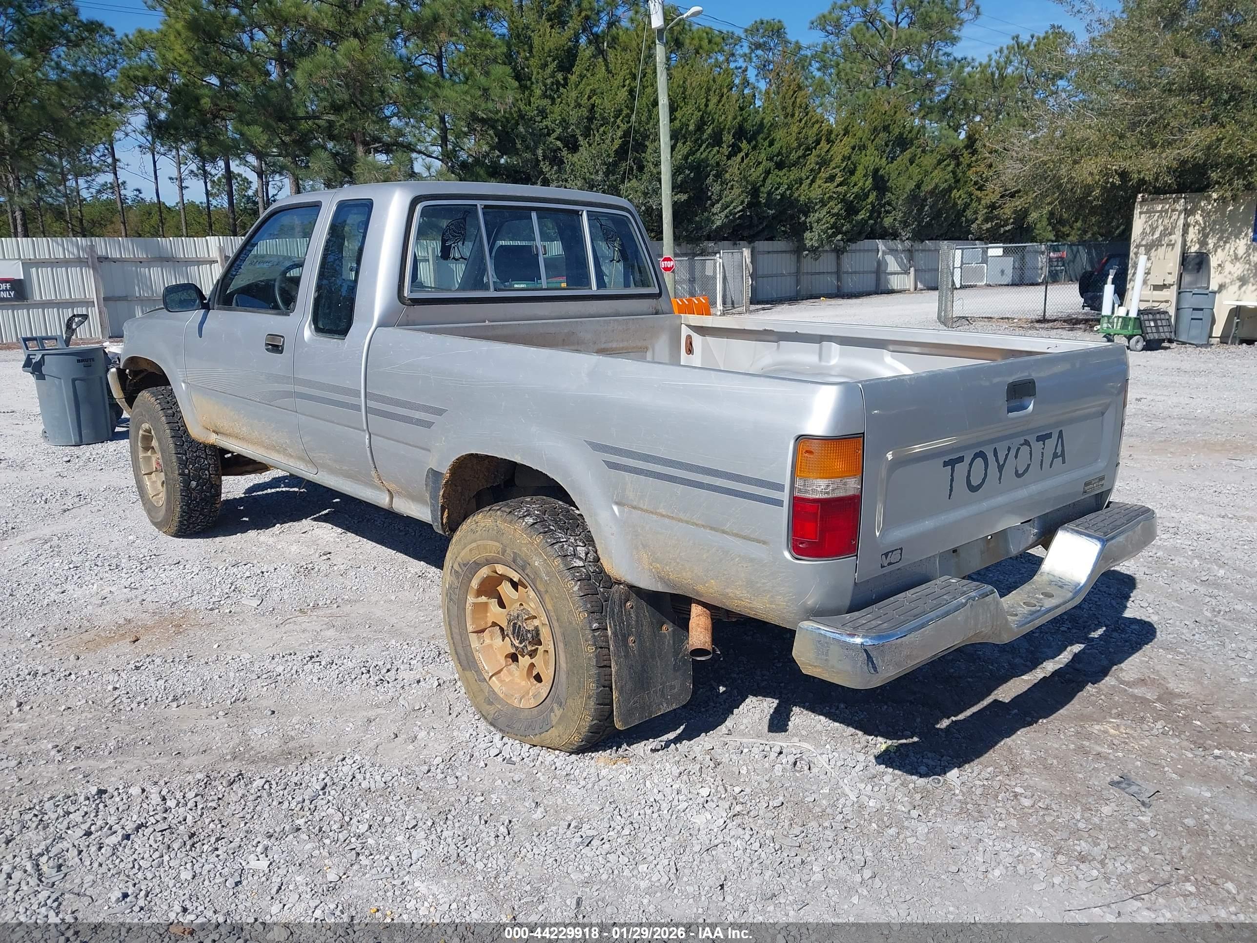 TOYOTA PICKUP image 3