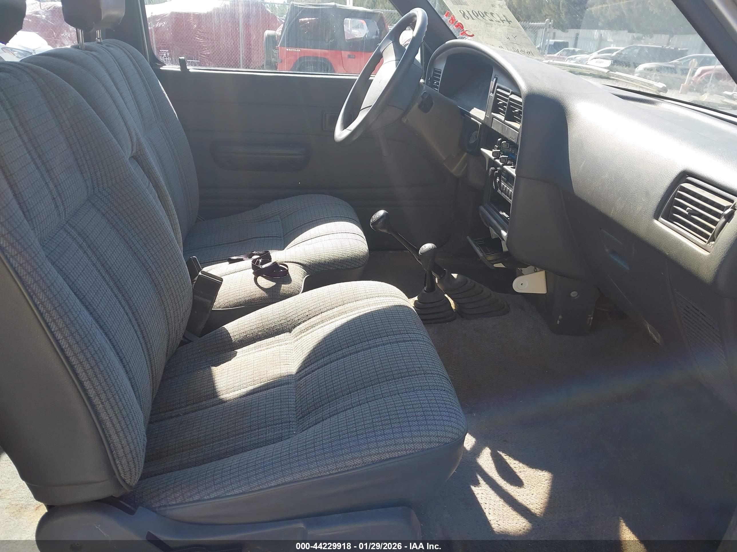 TOYOTA PICKUP image 5