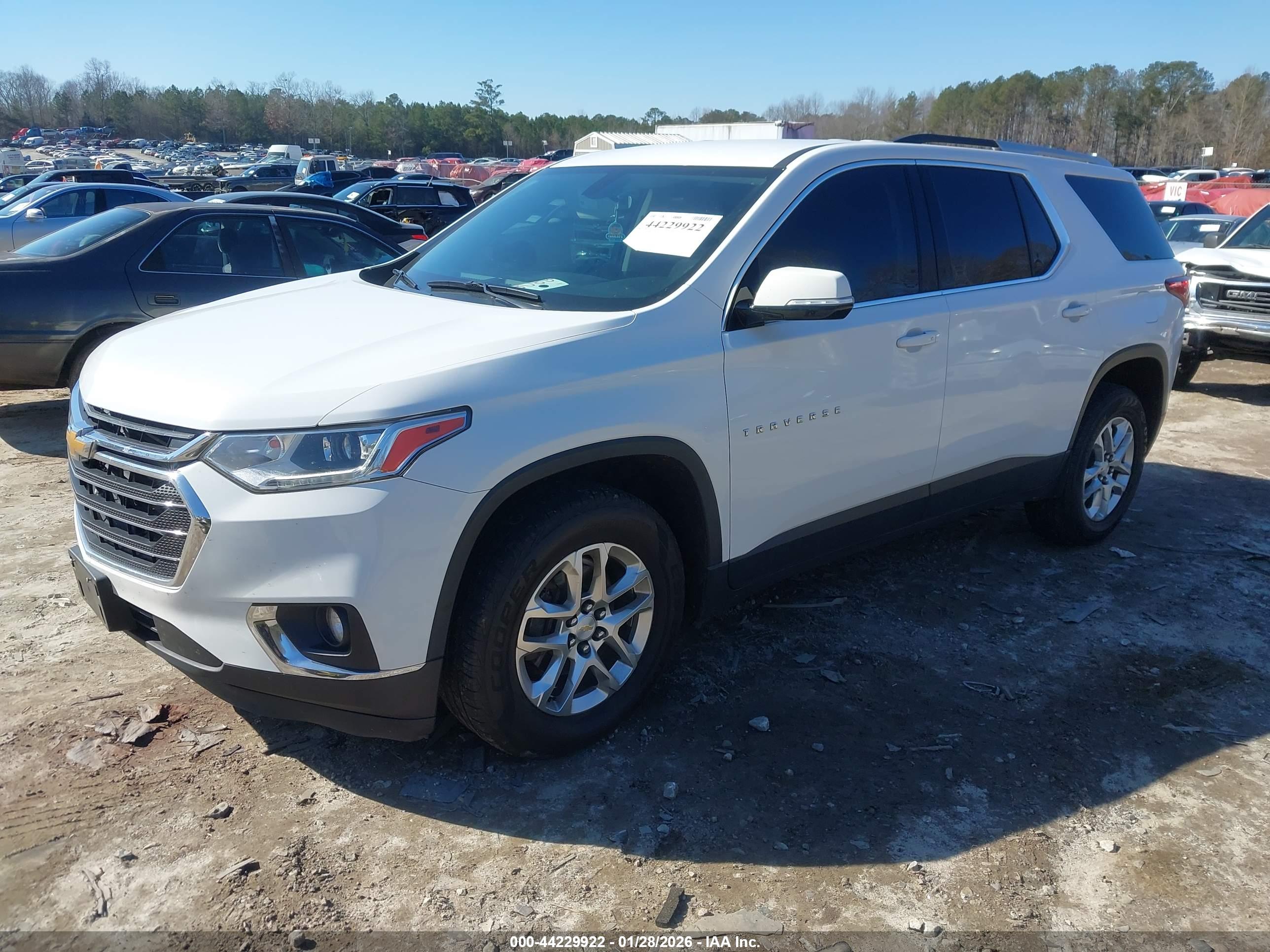 CHEVROLET TRAVERSE image 2