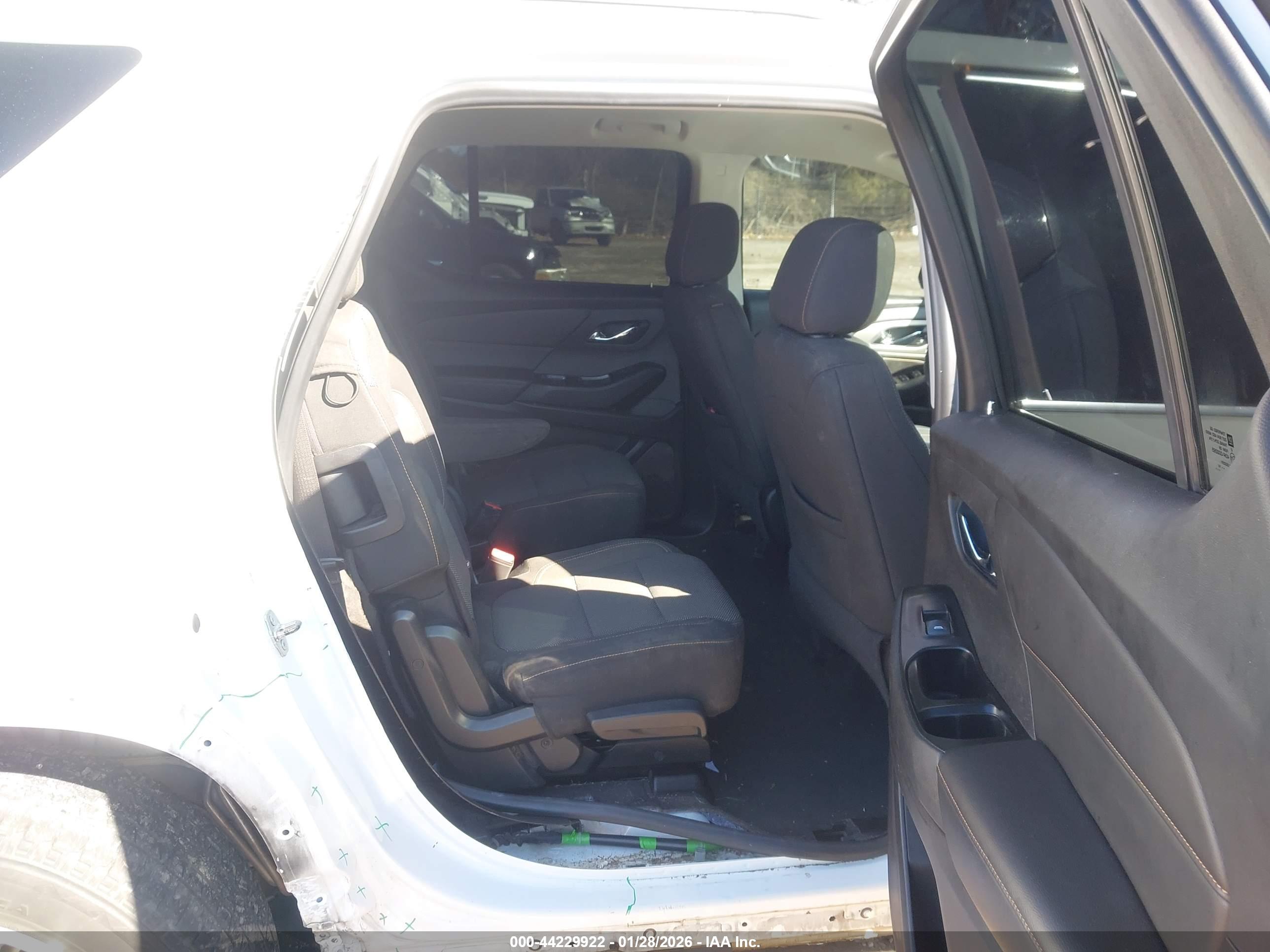 CHEVROLET TRAVERSE image 8