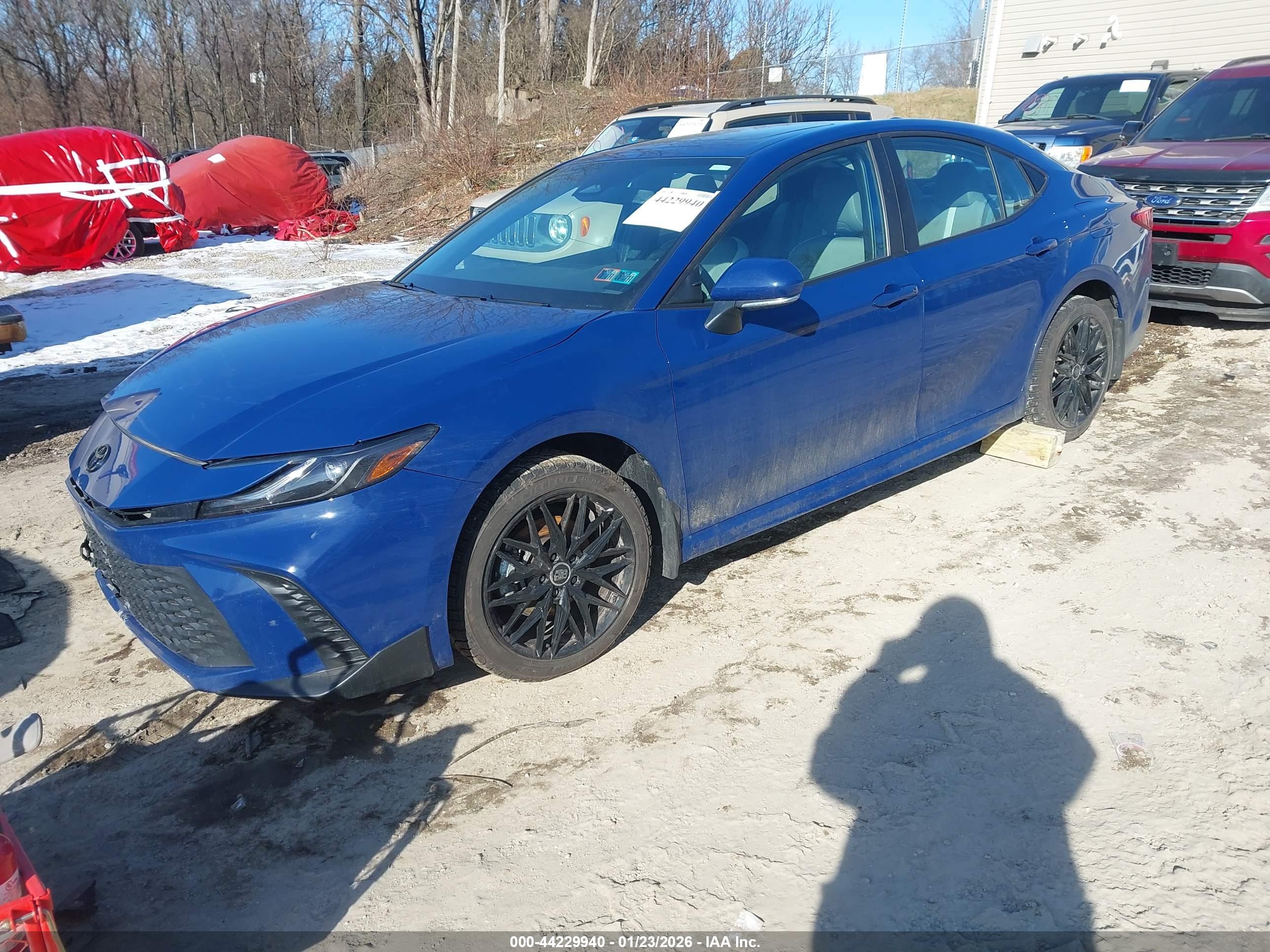 TOYOTA CAMRY image 2