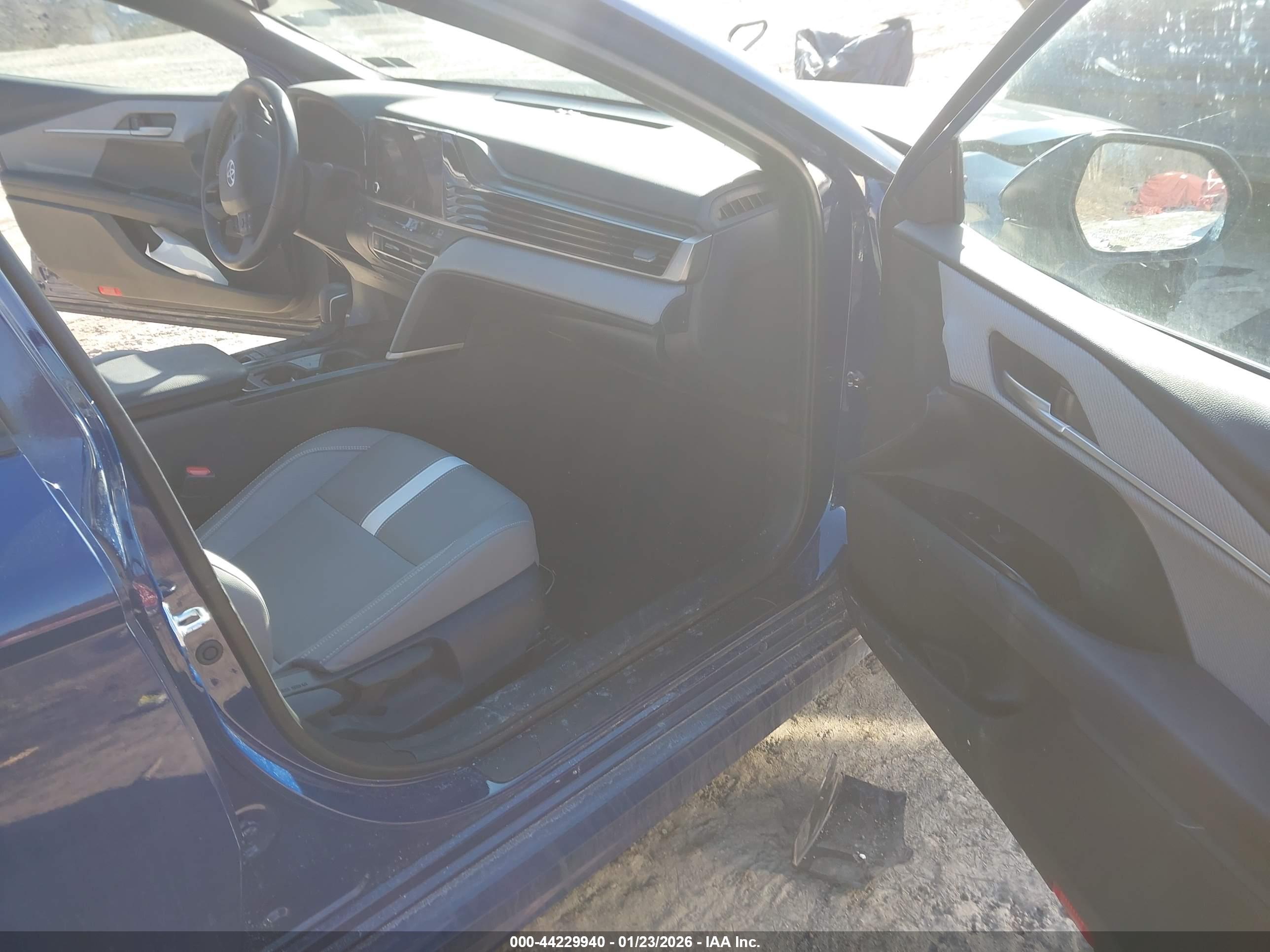 TOYOTA CAMRY image 5