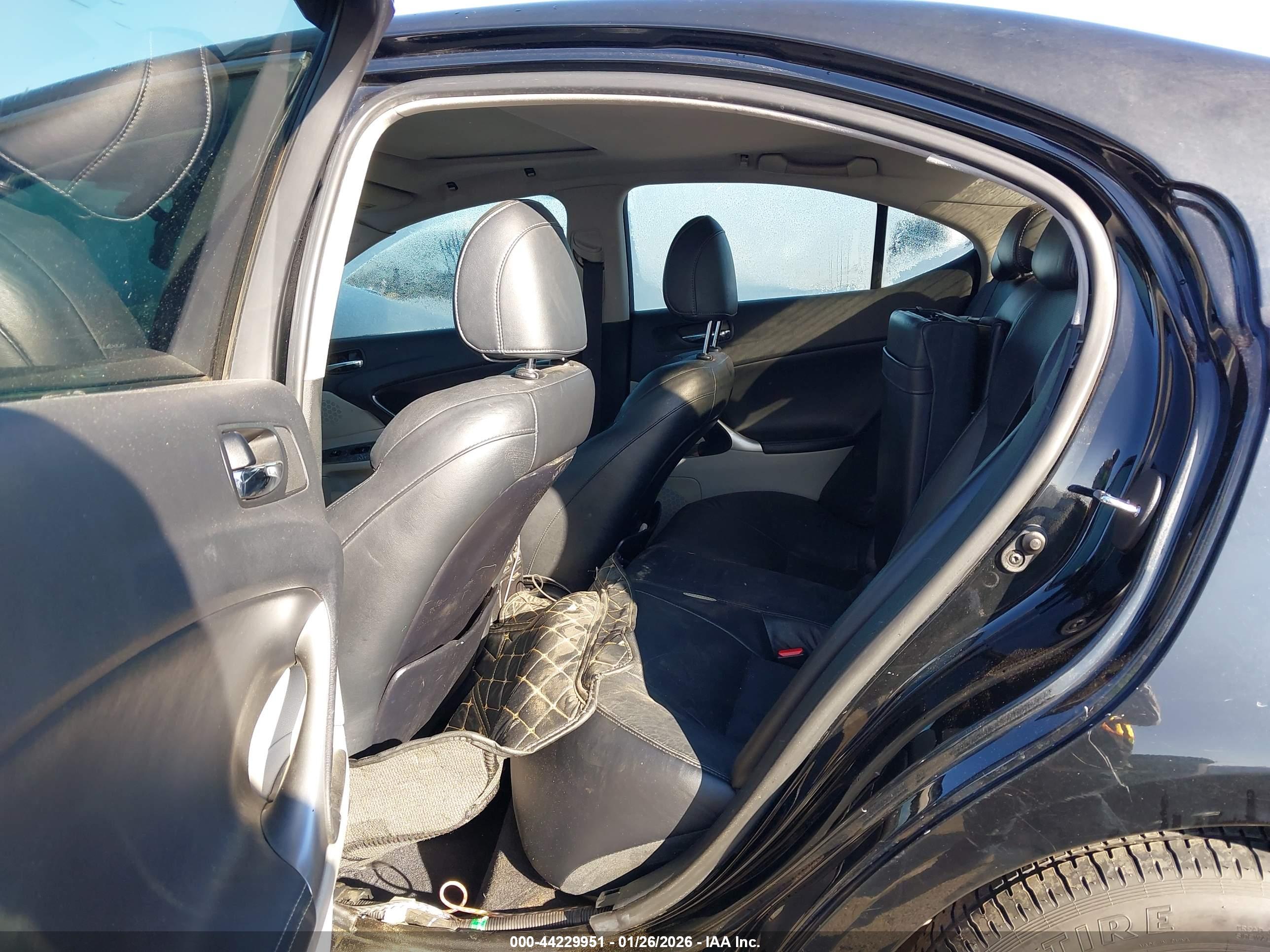 LEXUS IS image 8
