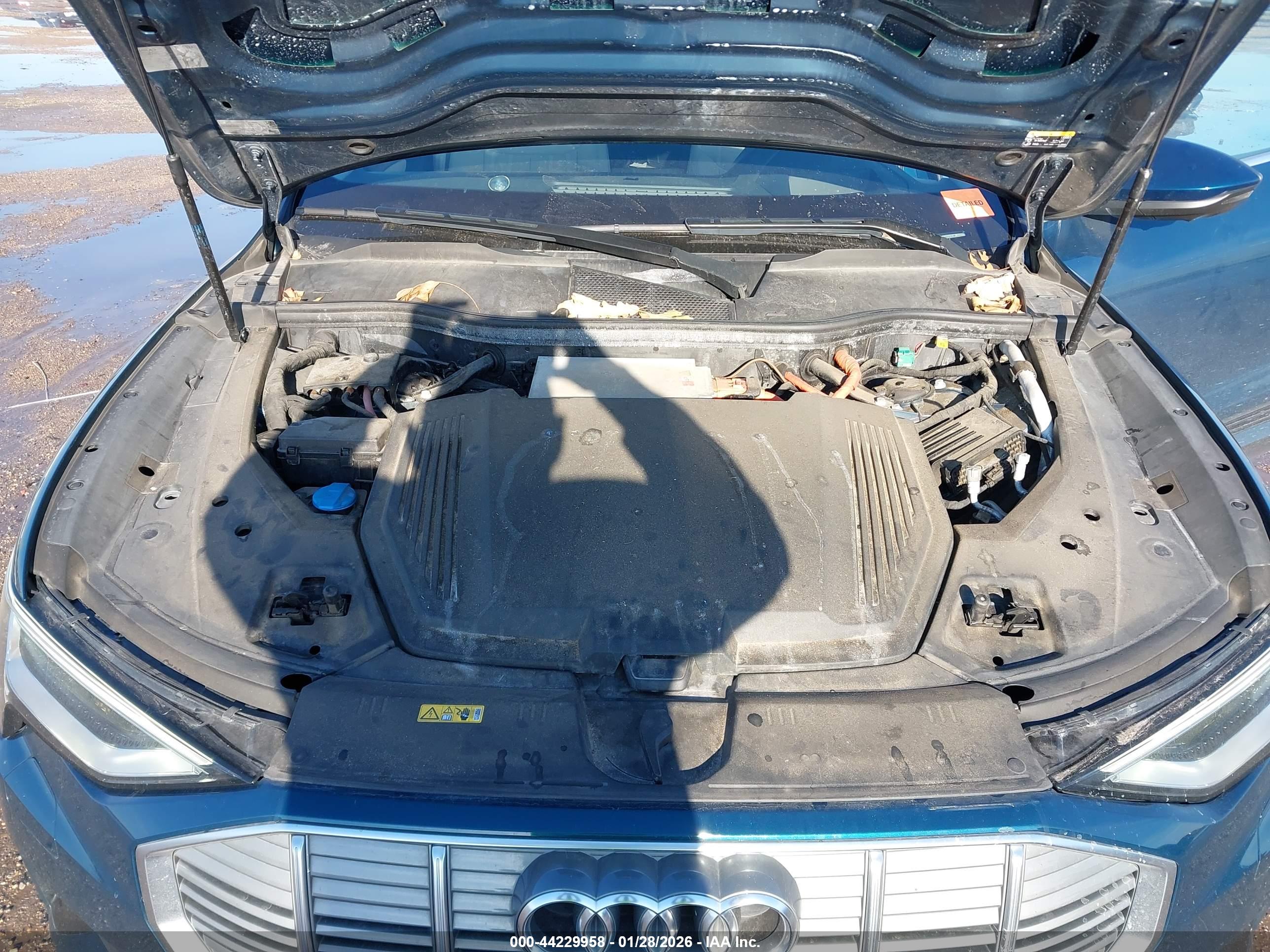 AUDI E-TRON image 10