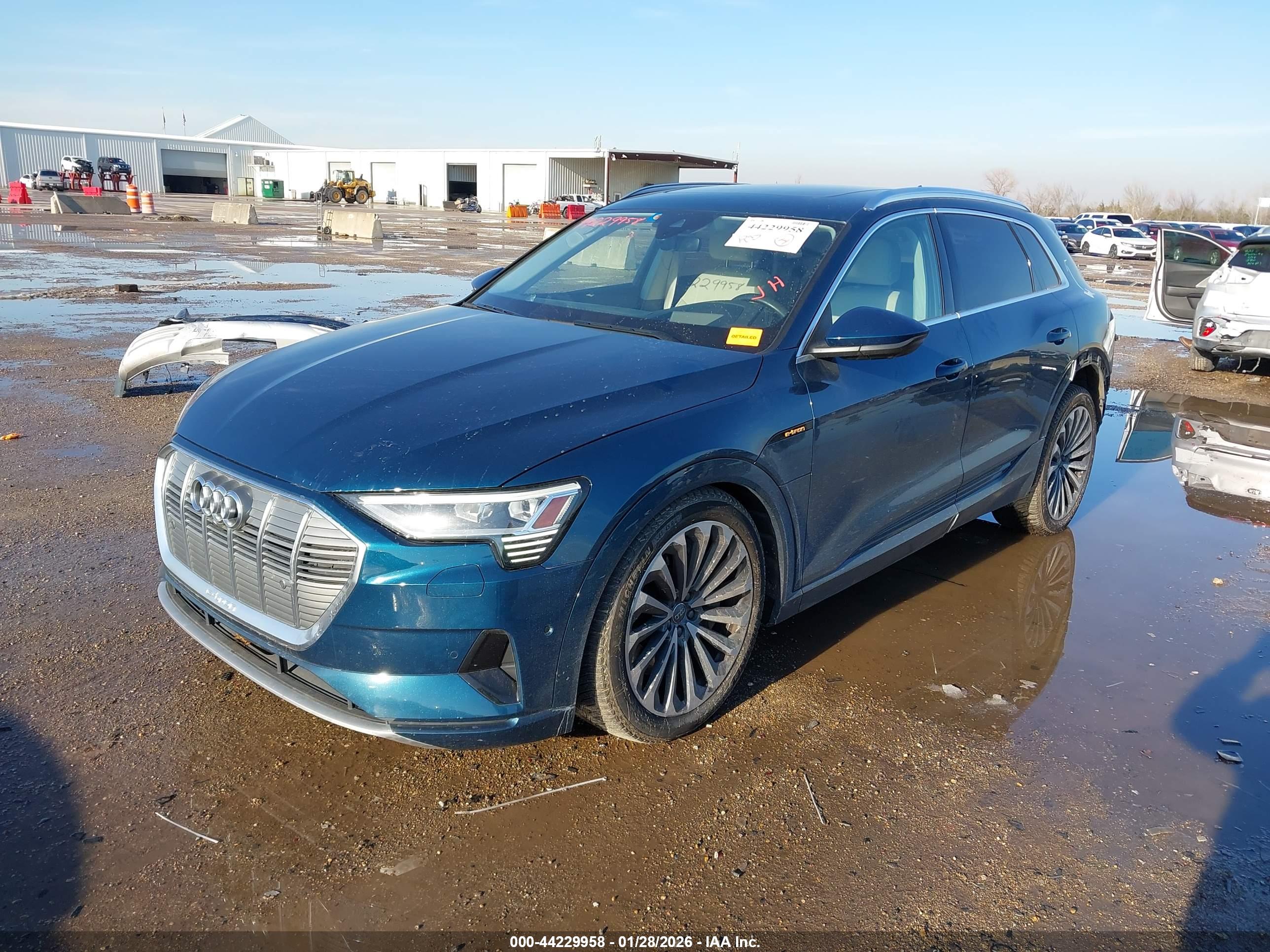 AUDI E-TRON image 2