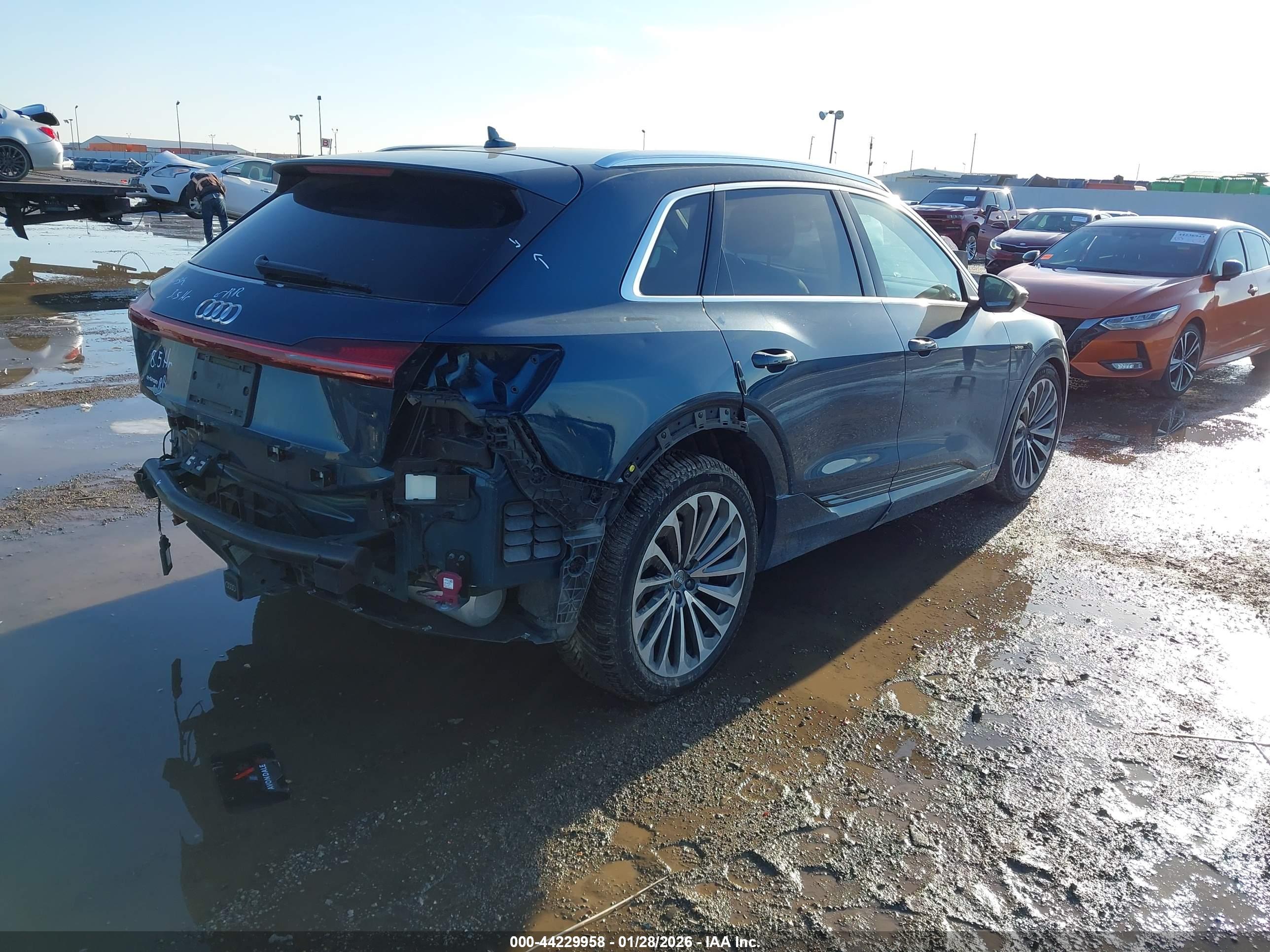 AUDI E-TRON image 4