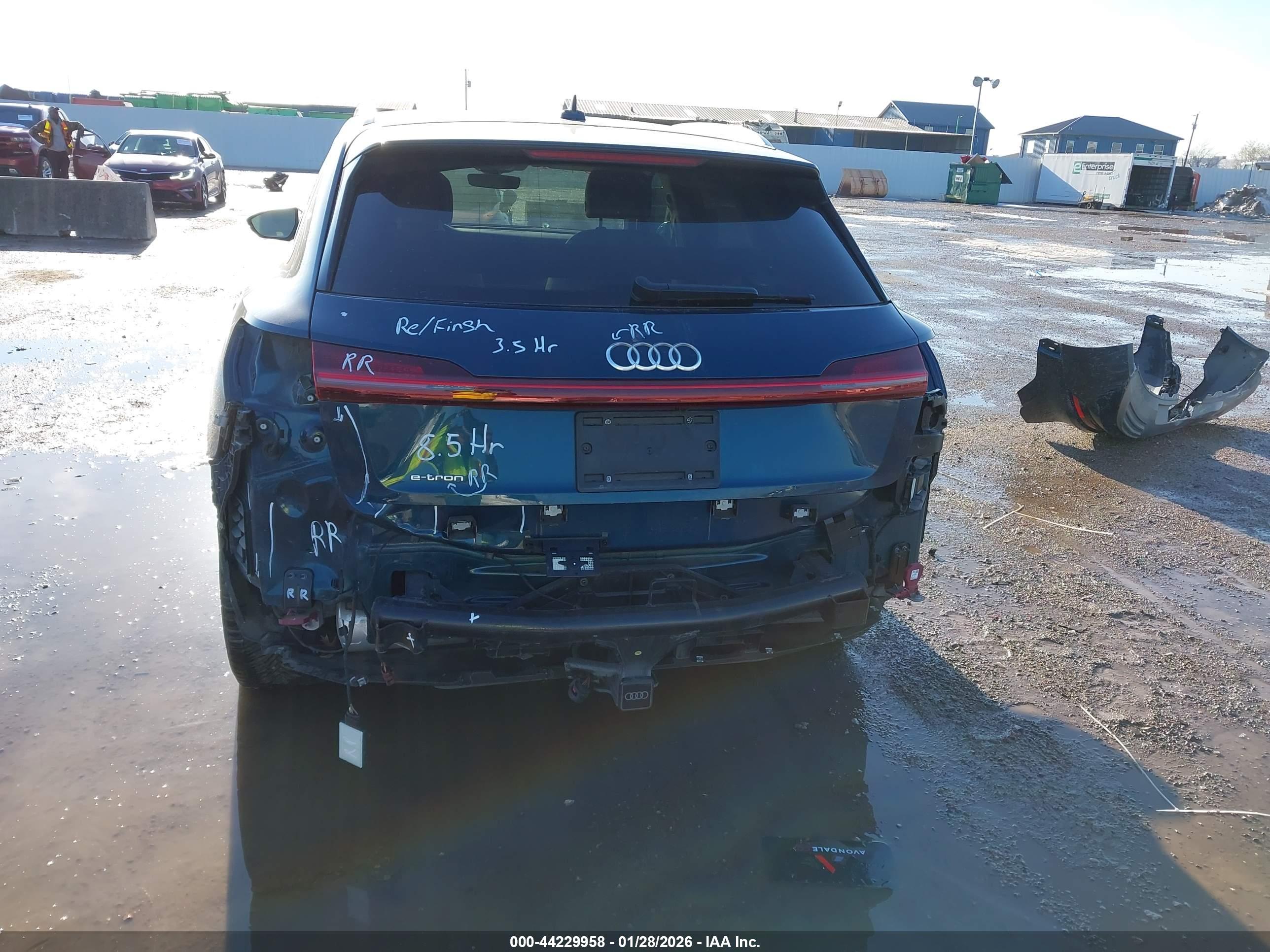 AUDI E-TRON image 6