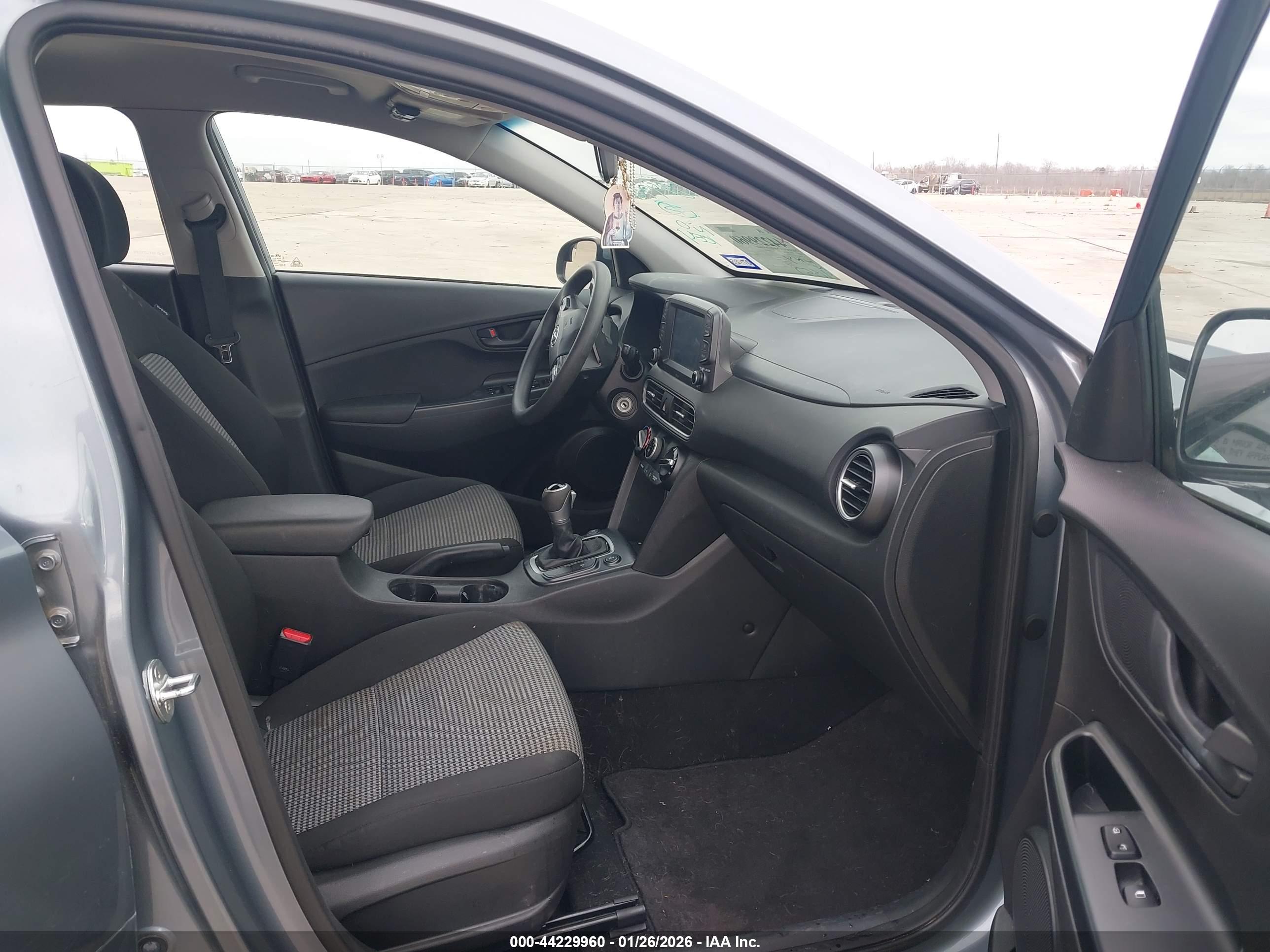 HYUNDAI KONA image 5
