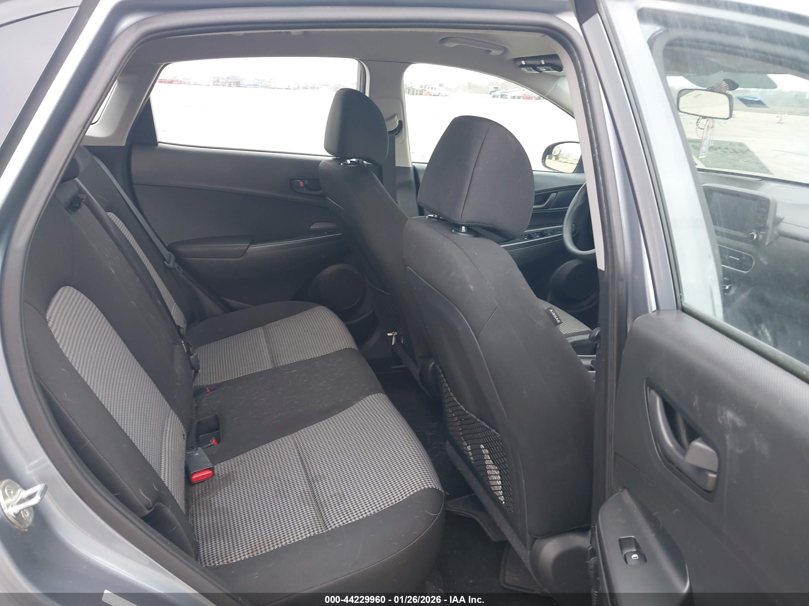 HYUNDAI KONA image 8