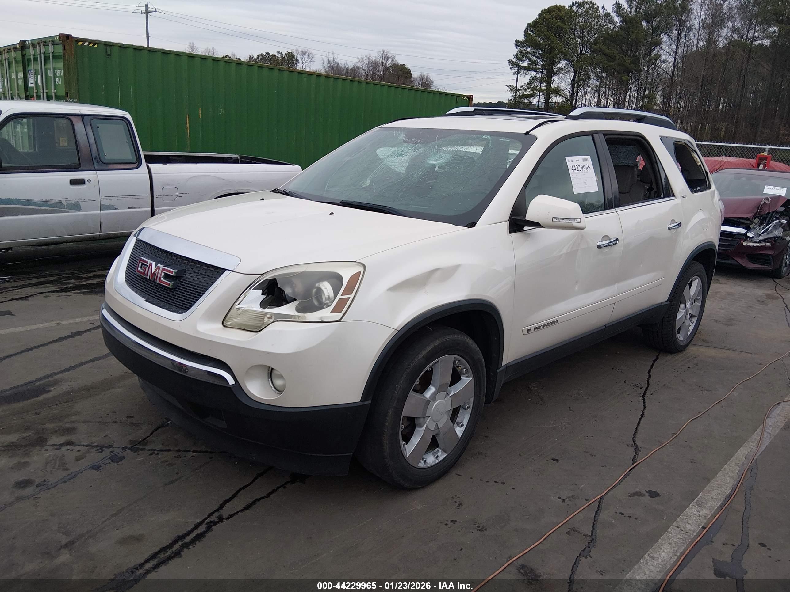 GMC ACADIA image 2