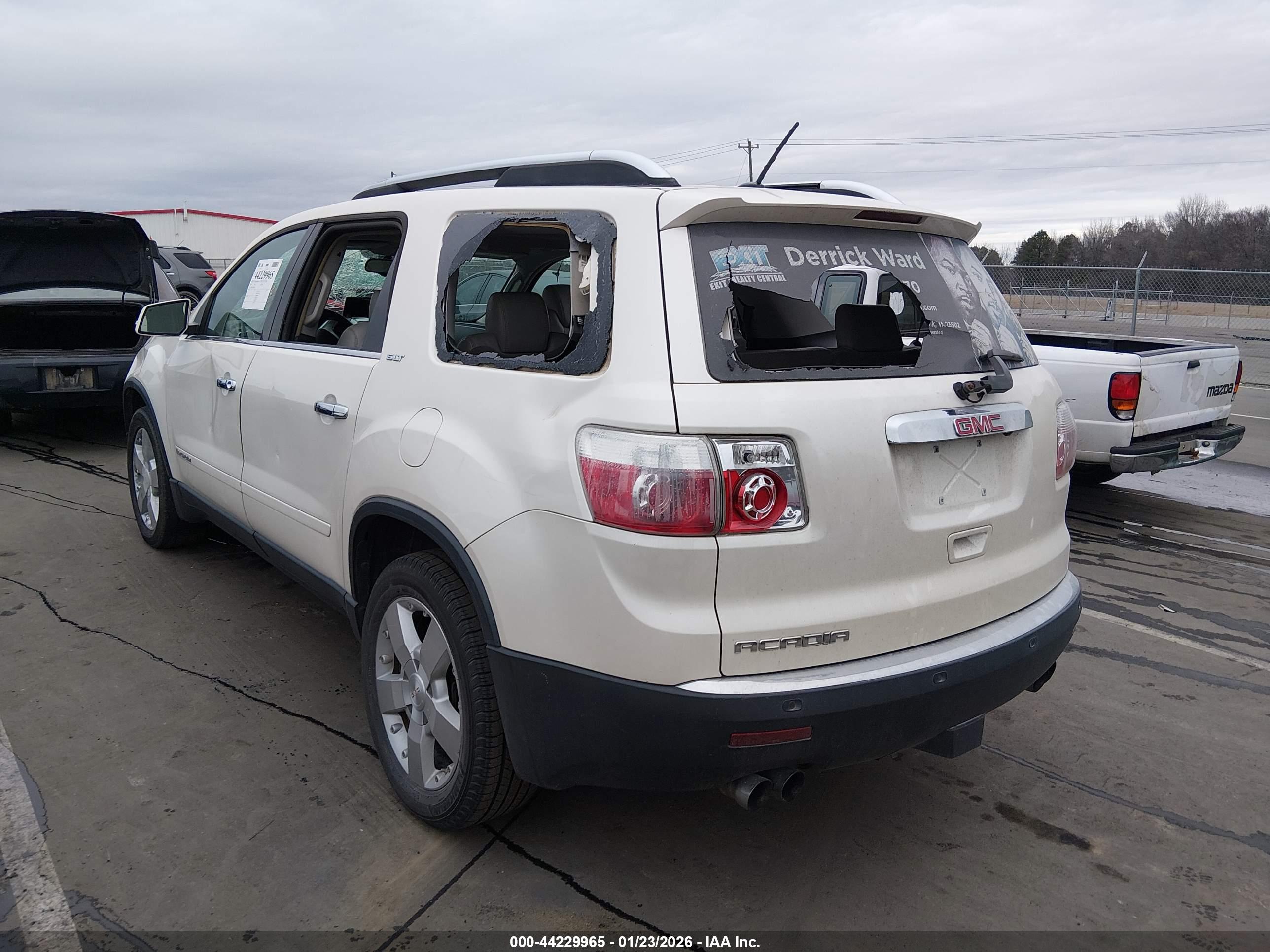 GMC ACADIA image 3