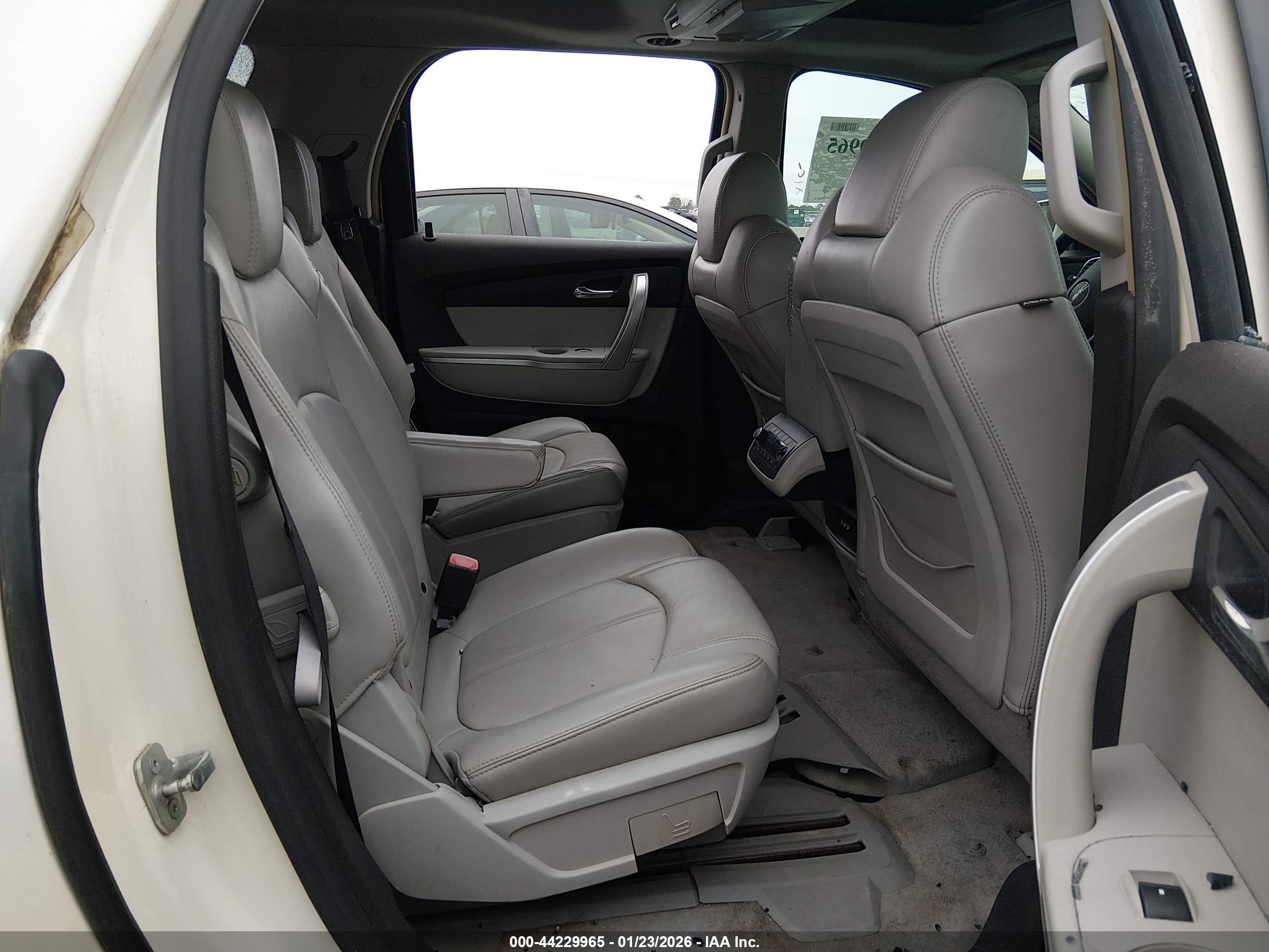 GMC ACADIA image 8