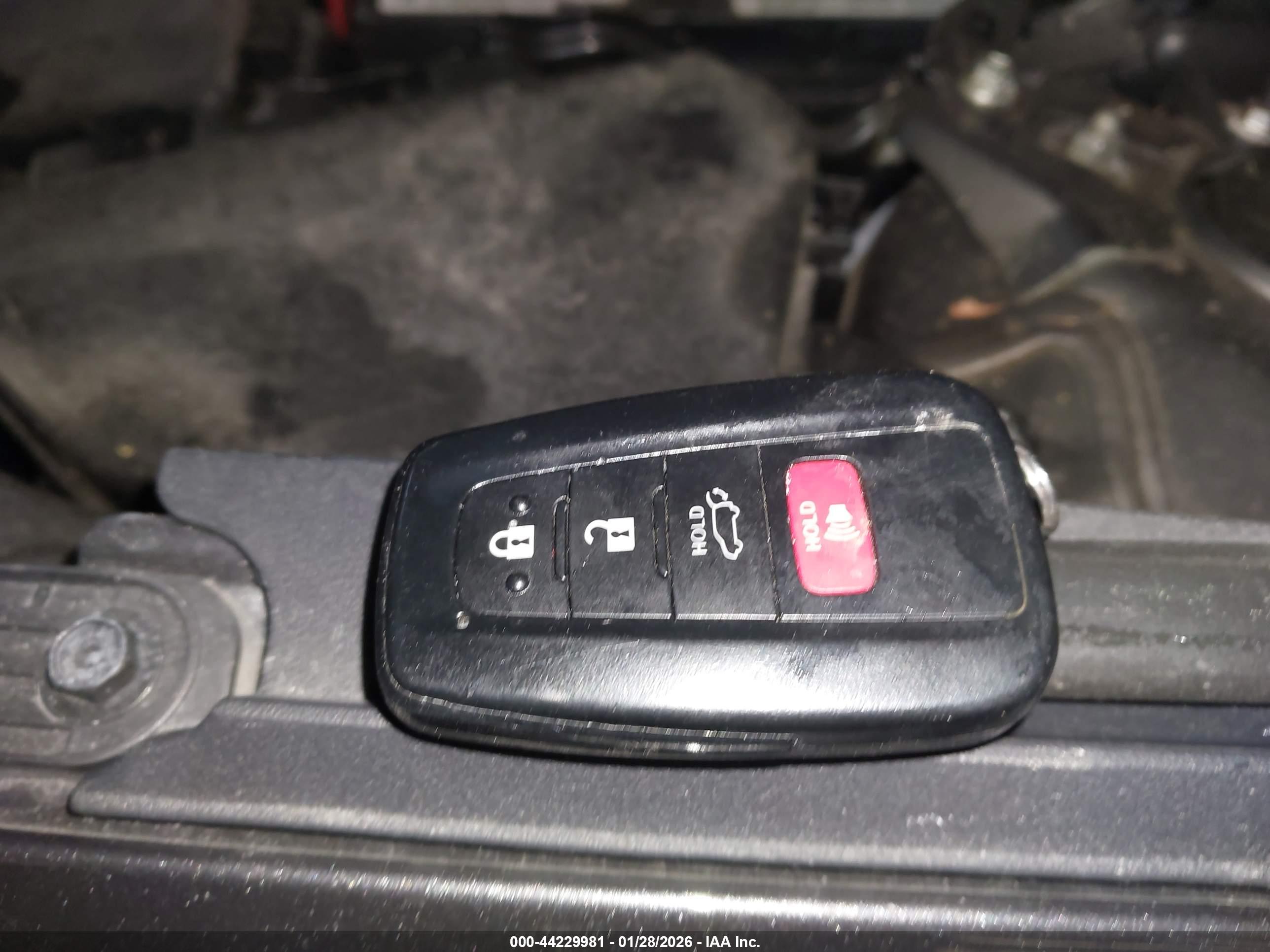 TOYOTA RAV4 image 11