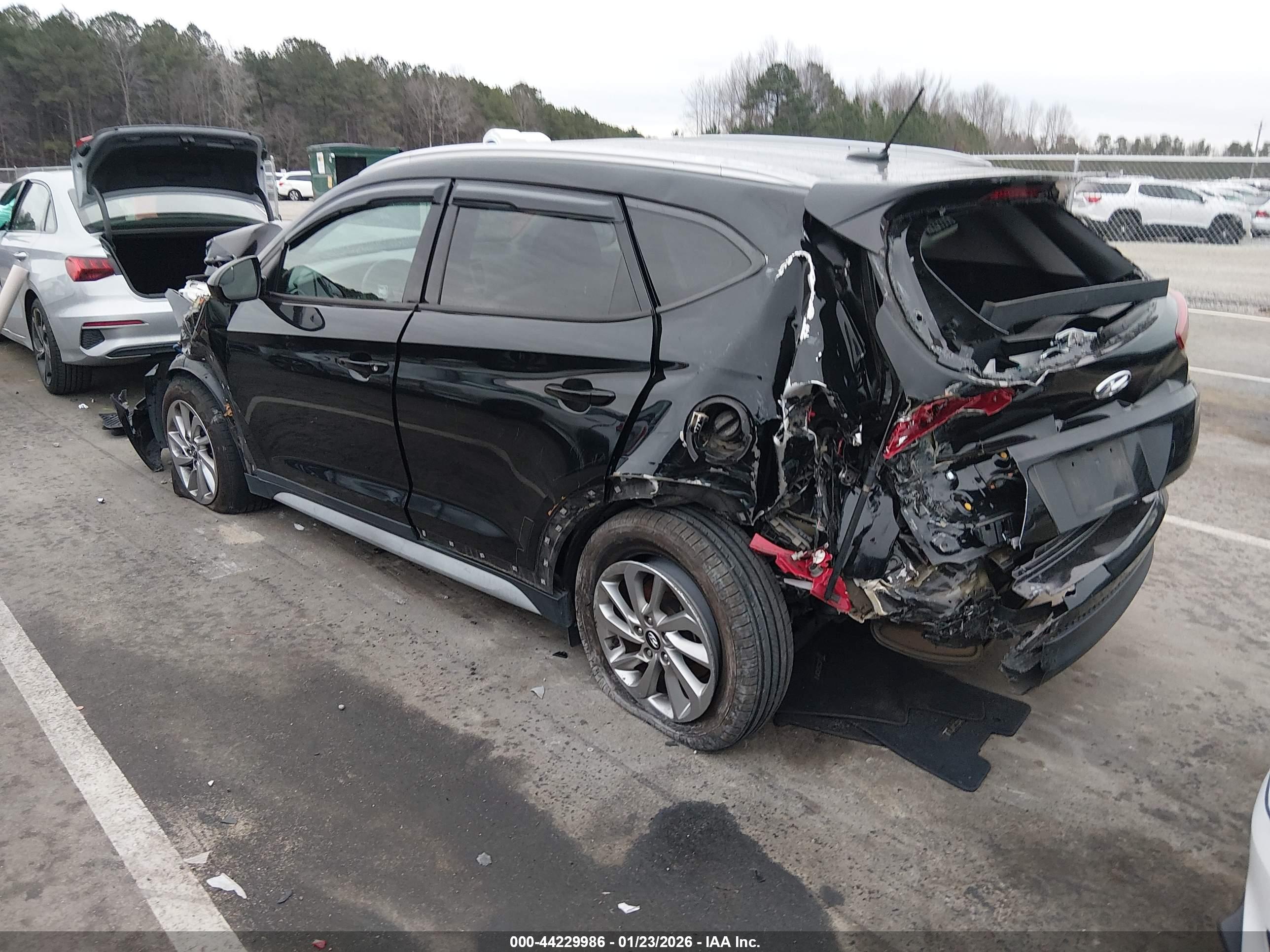 HYUNDAI TUCSON image 3