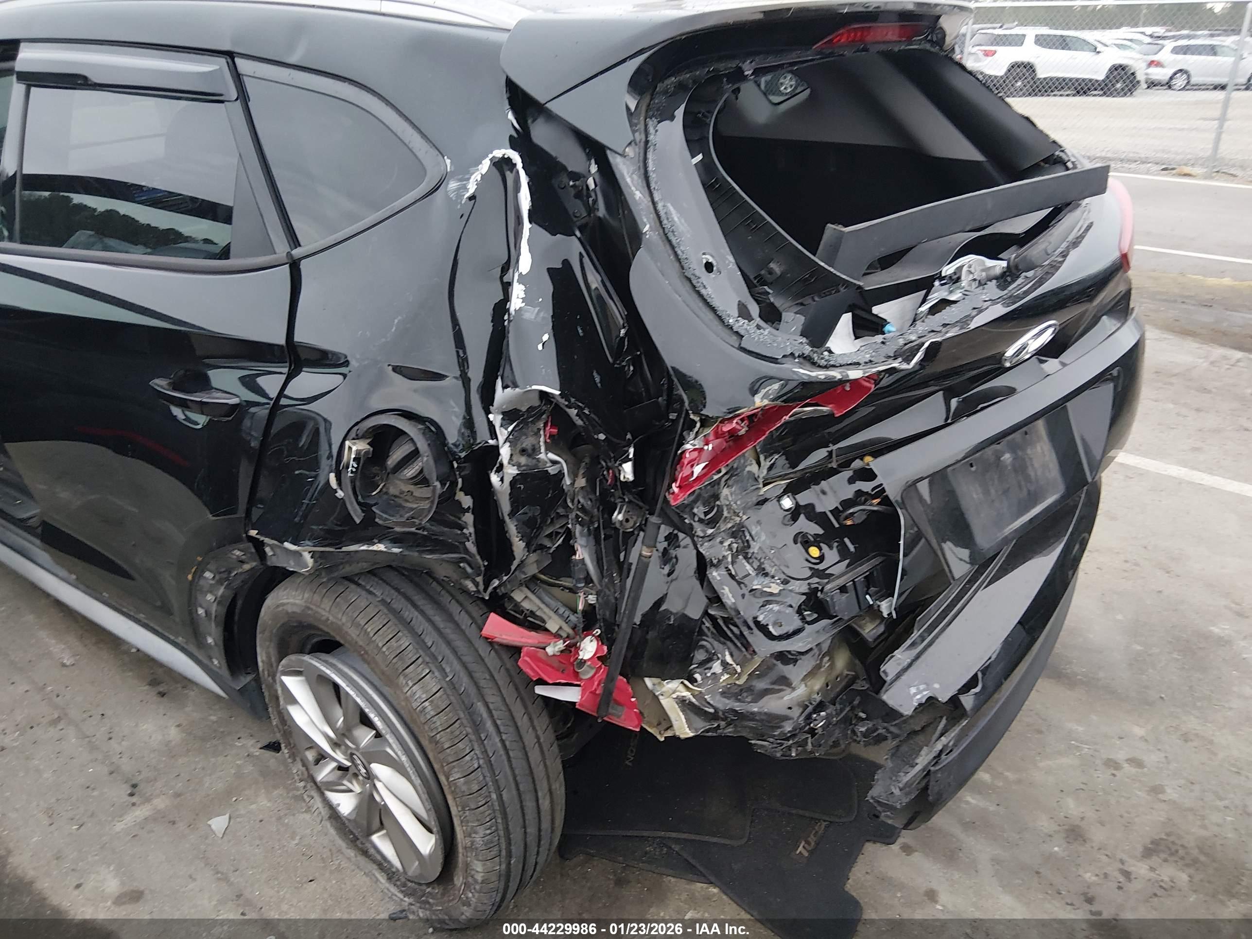 HYUNDAI TUCSON image 6
