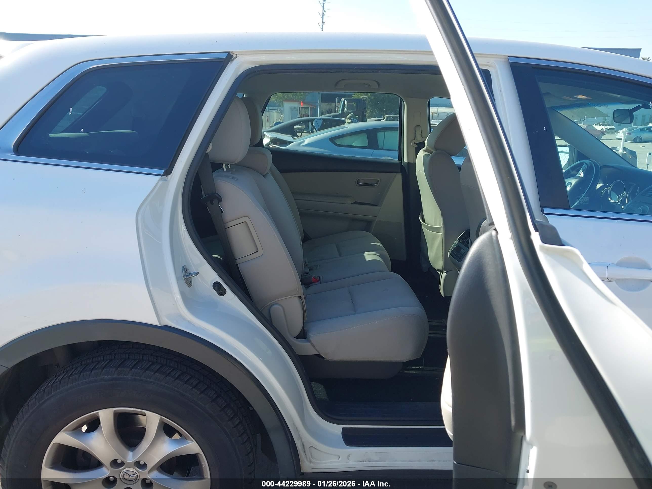 MAZDA CX-9 image 8