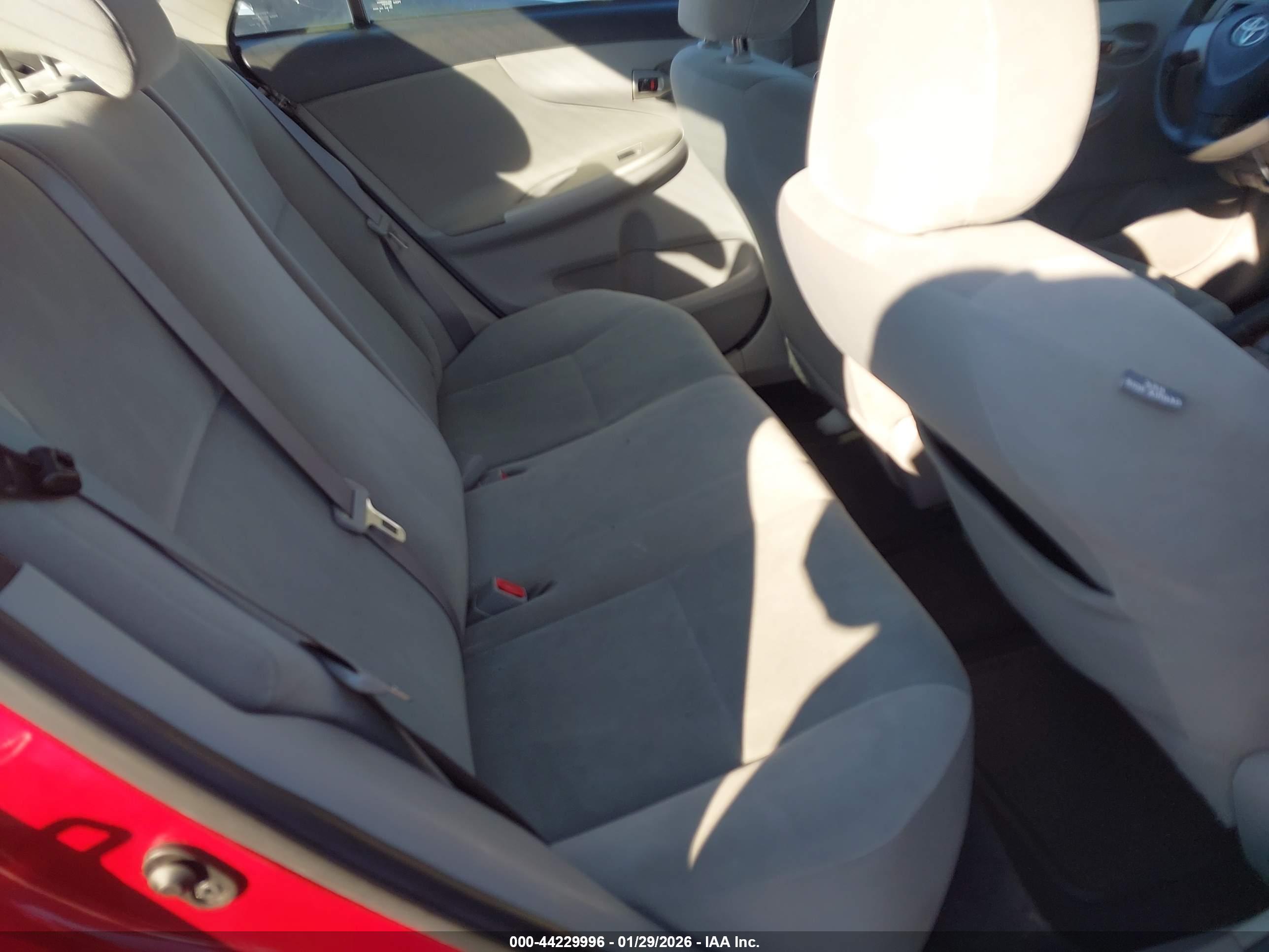 TOYOTA COROLLA image 8