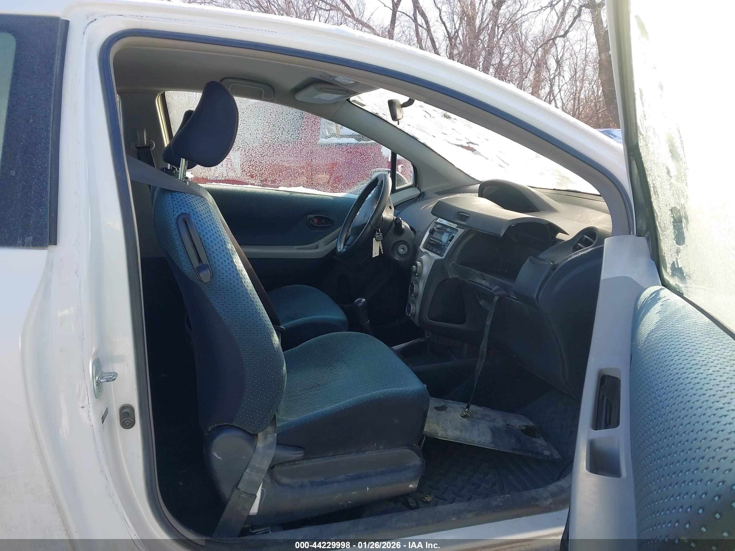 TOYOTA YARIS image 5