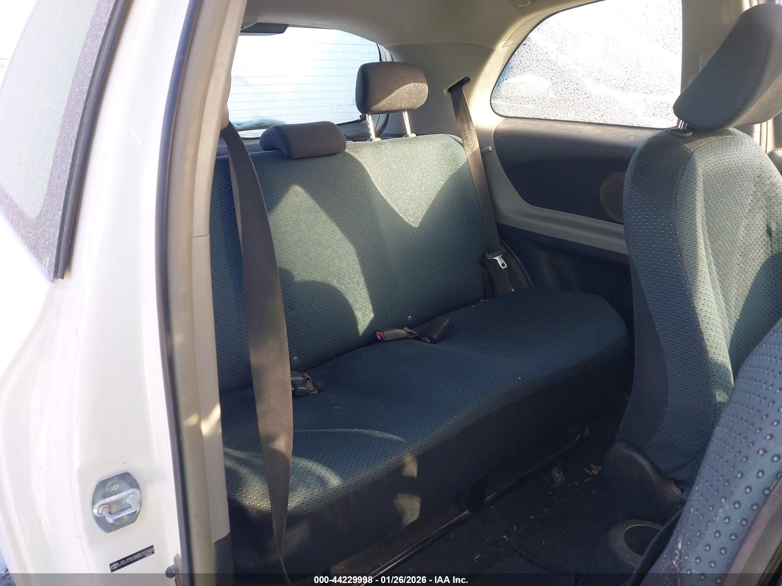 TOYOTA YARIS image 8