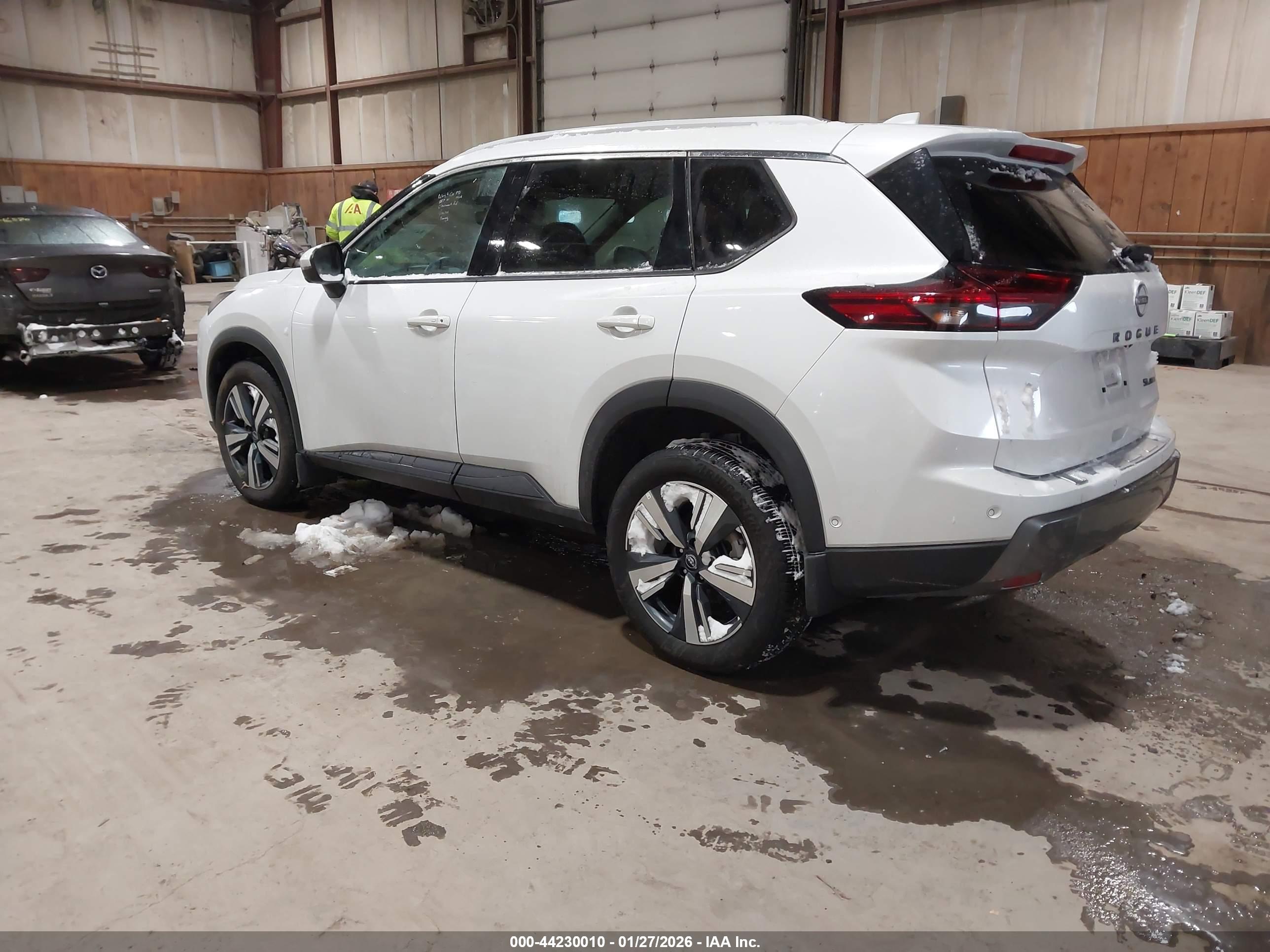 NISSAN ROGUE image 3