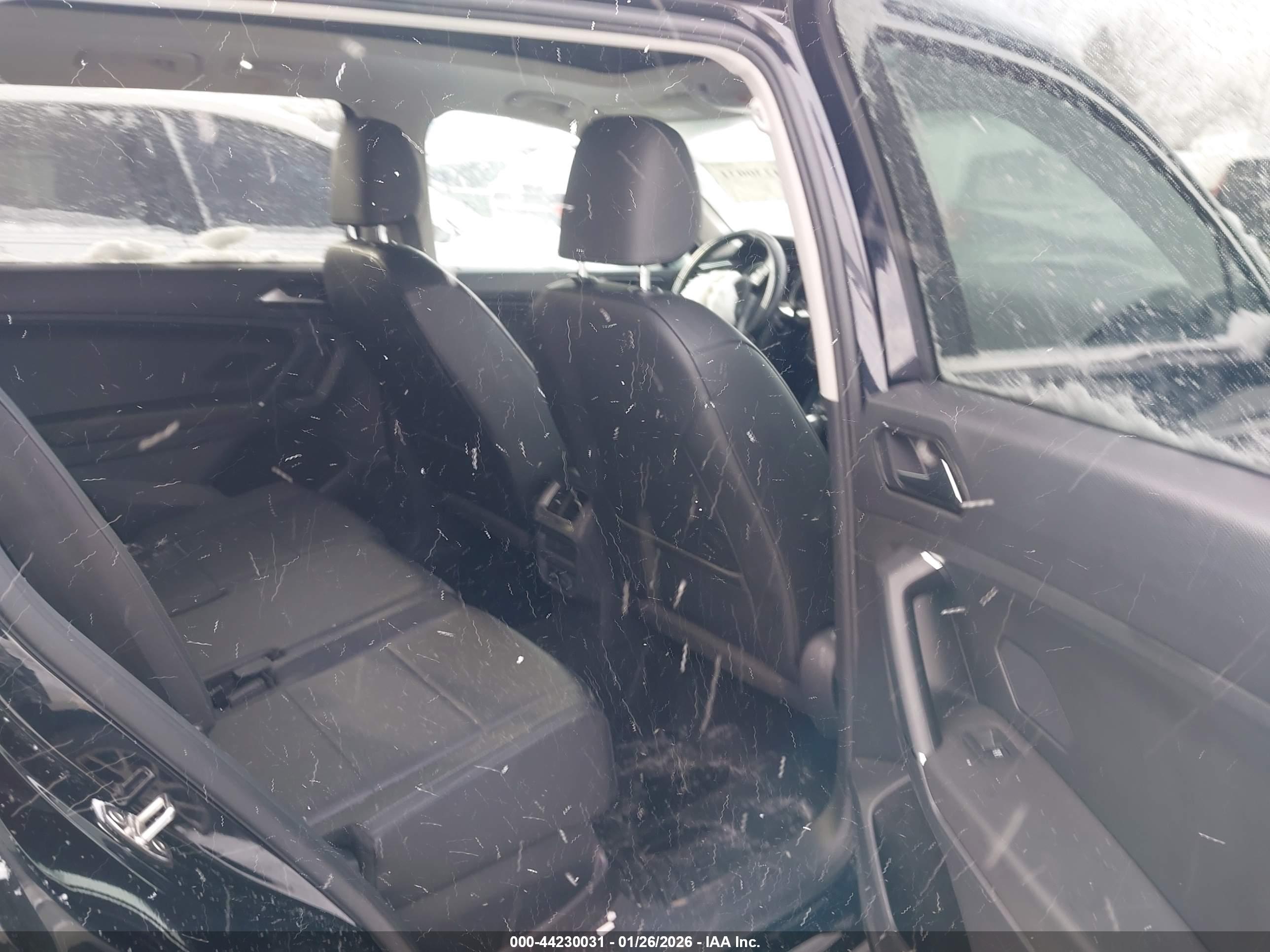 VOLKSWAGEN TIGUAN image 8