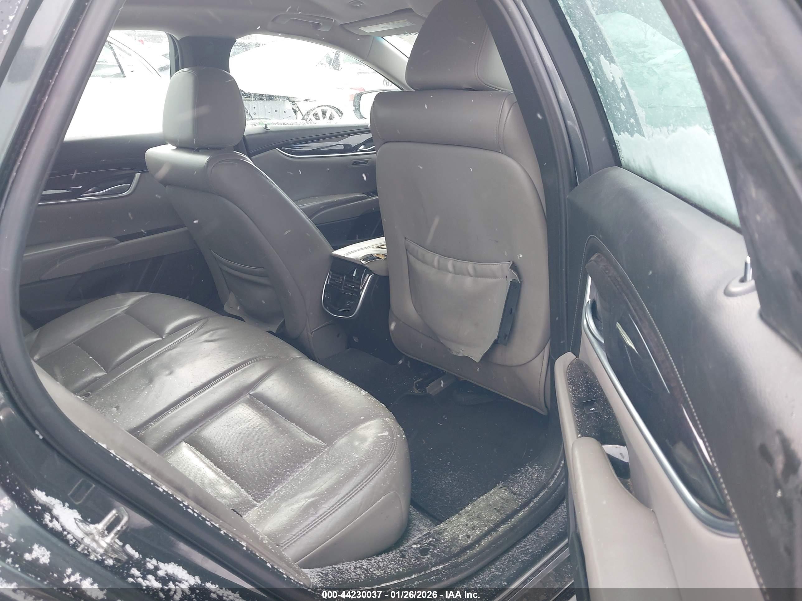 CADILLAC XTS image 8