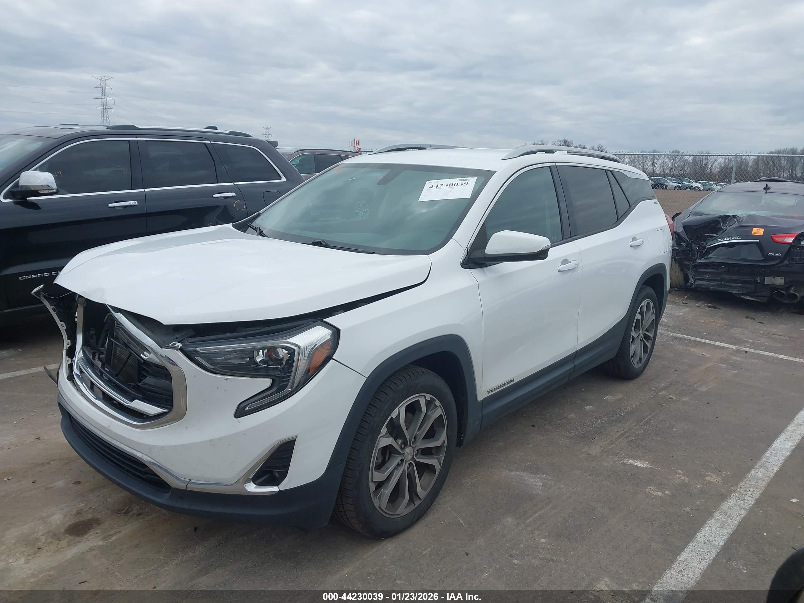 GMC TERRAIN image 2