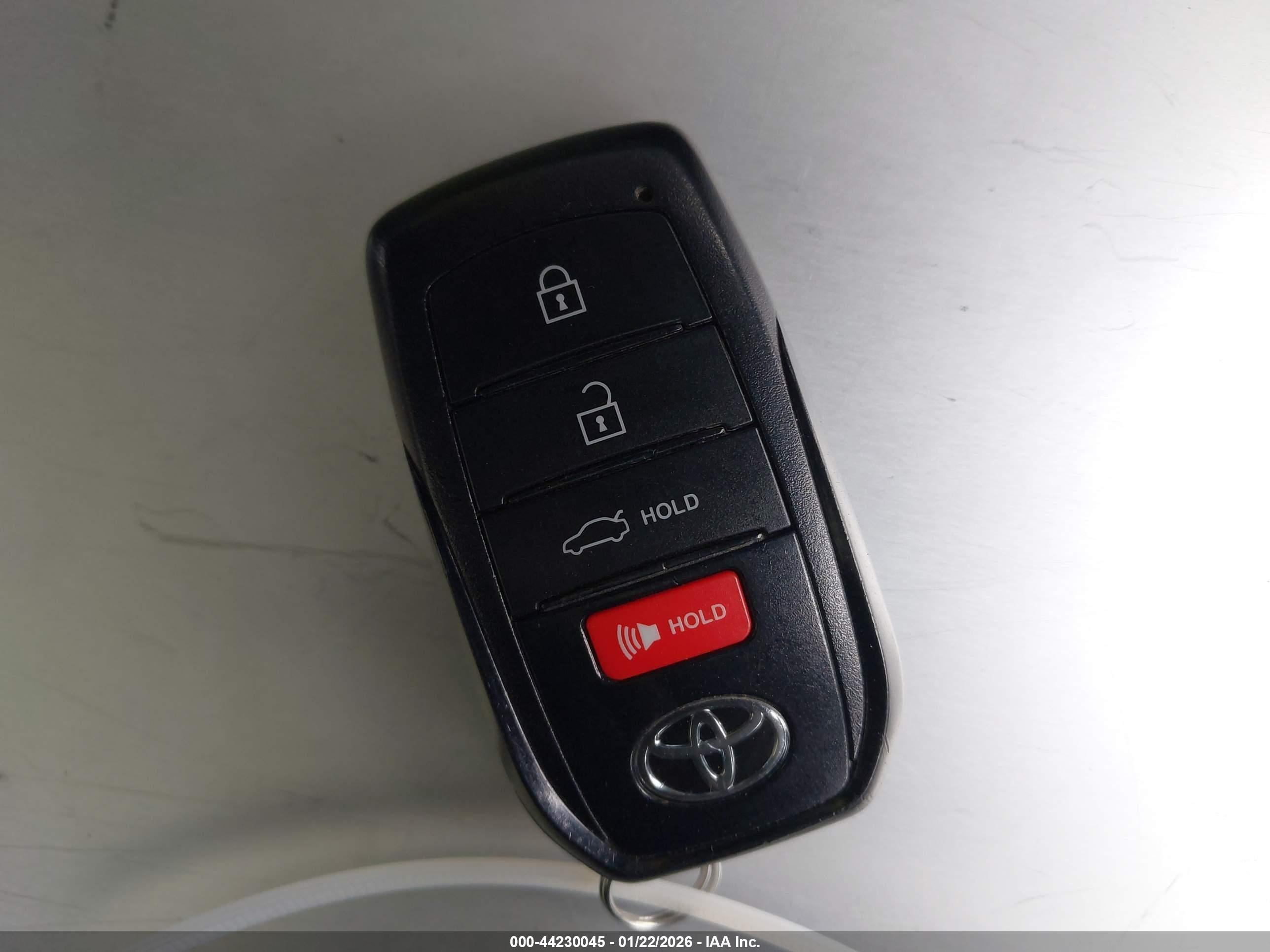 TOYOTA CAMRY image 11