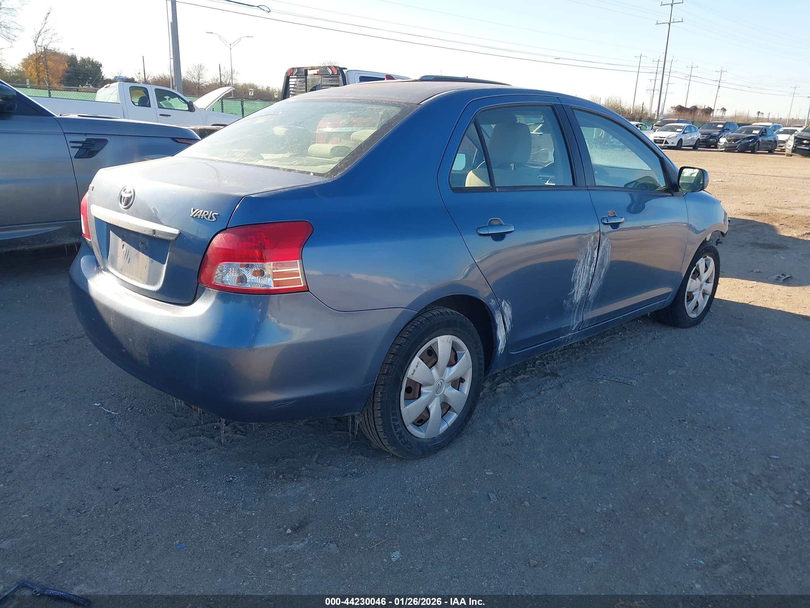 TOYOTA YARIS image 4