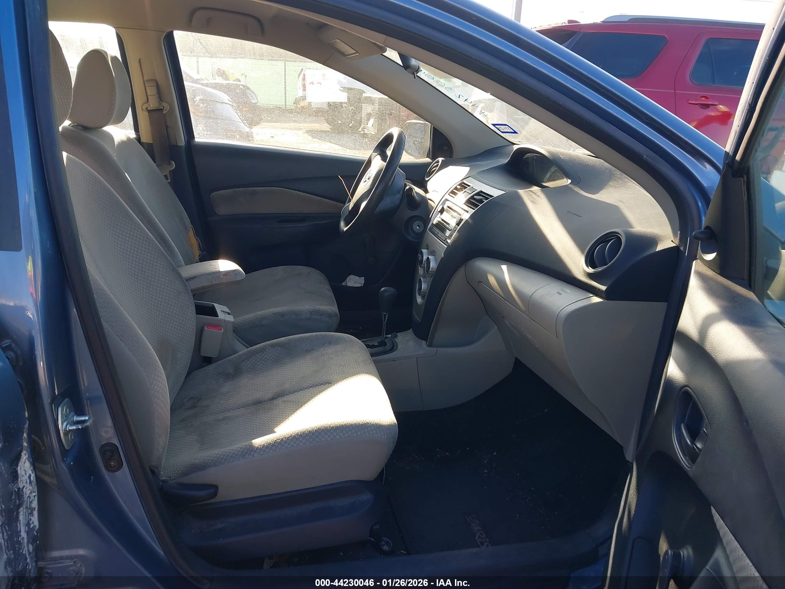 TOYOTA YARIS image 5