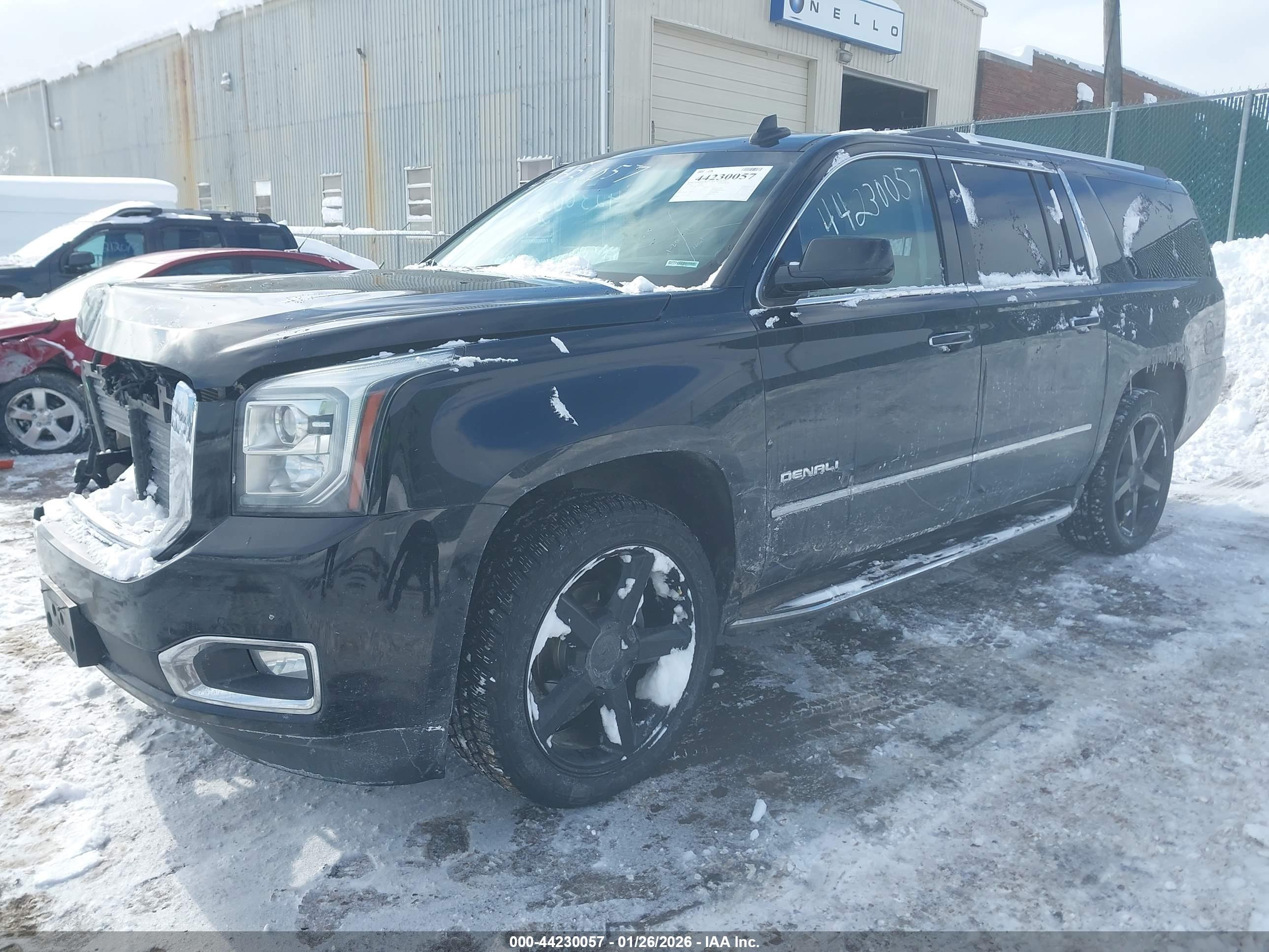 GMC YUKON image 2
