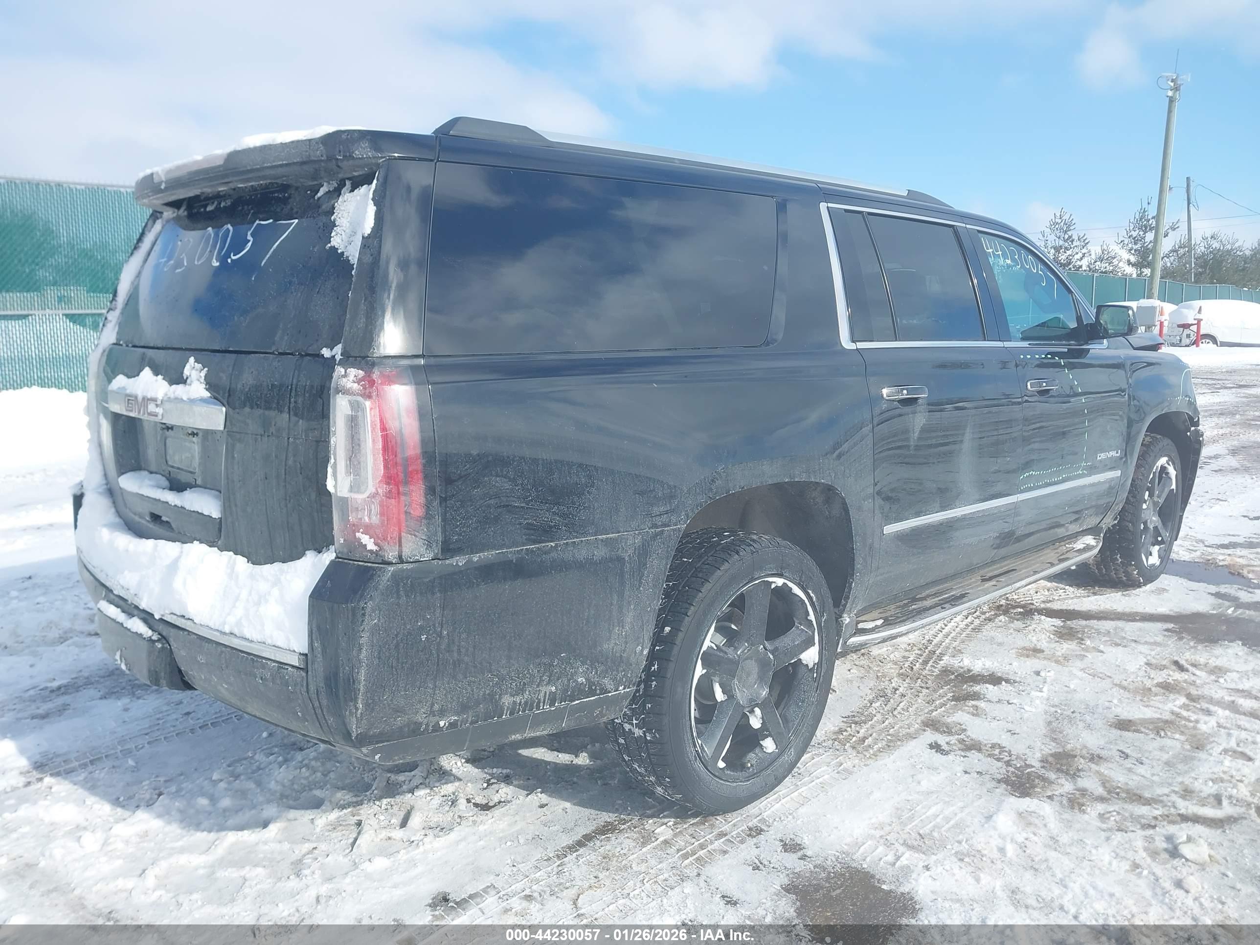 GMC YUKON image 4