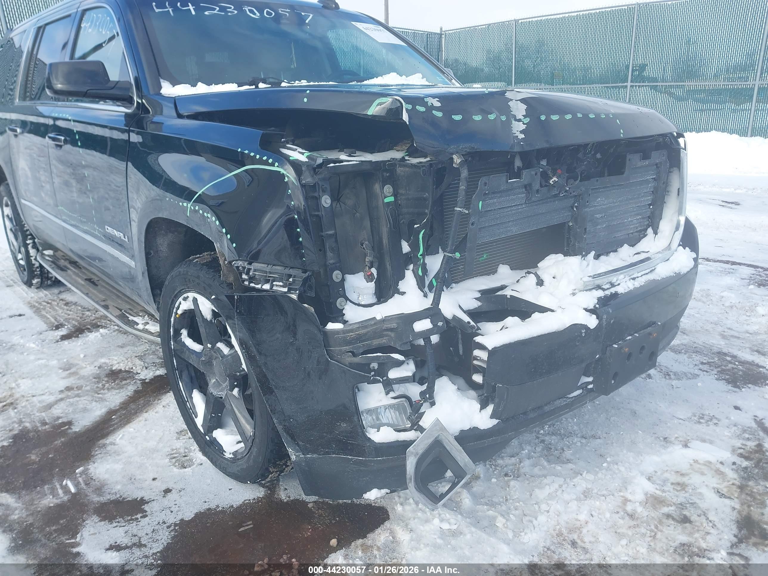 GMC YUKON image 6