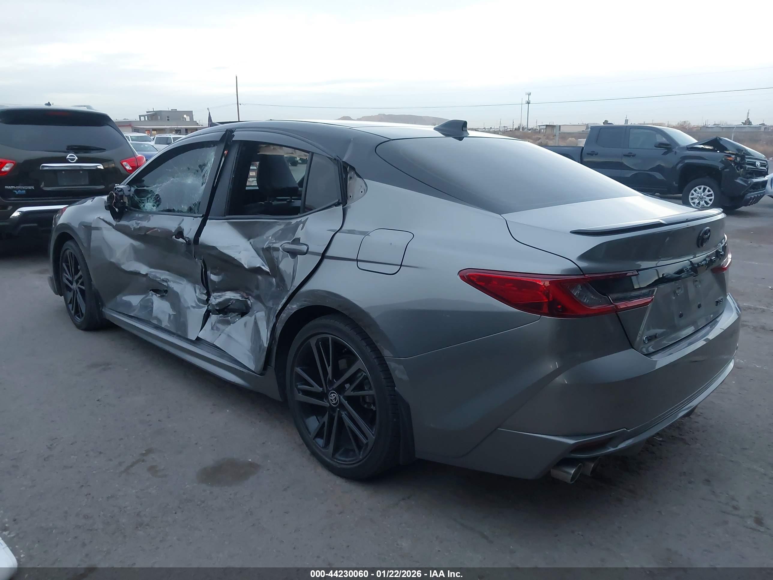 TOYOTA CAMRY image 3