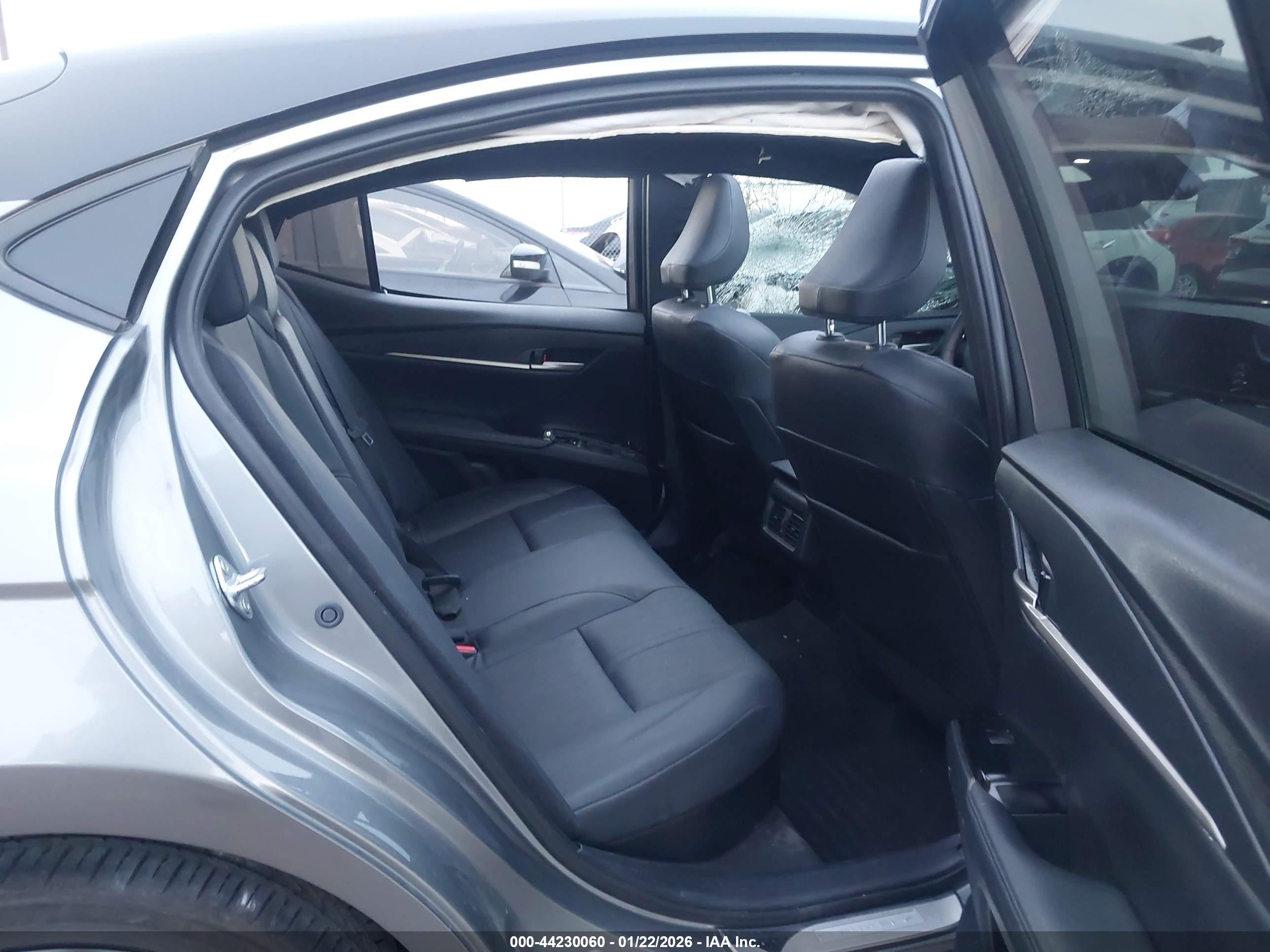 TOYOTA CAMRY image 8