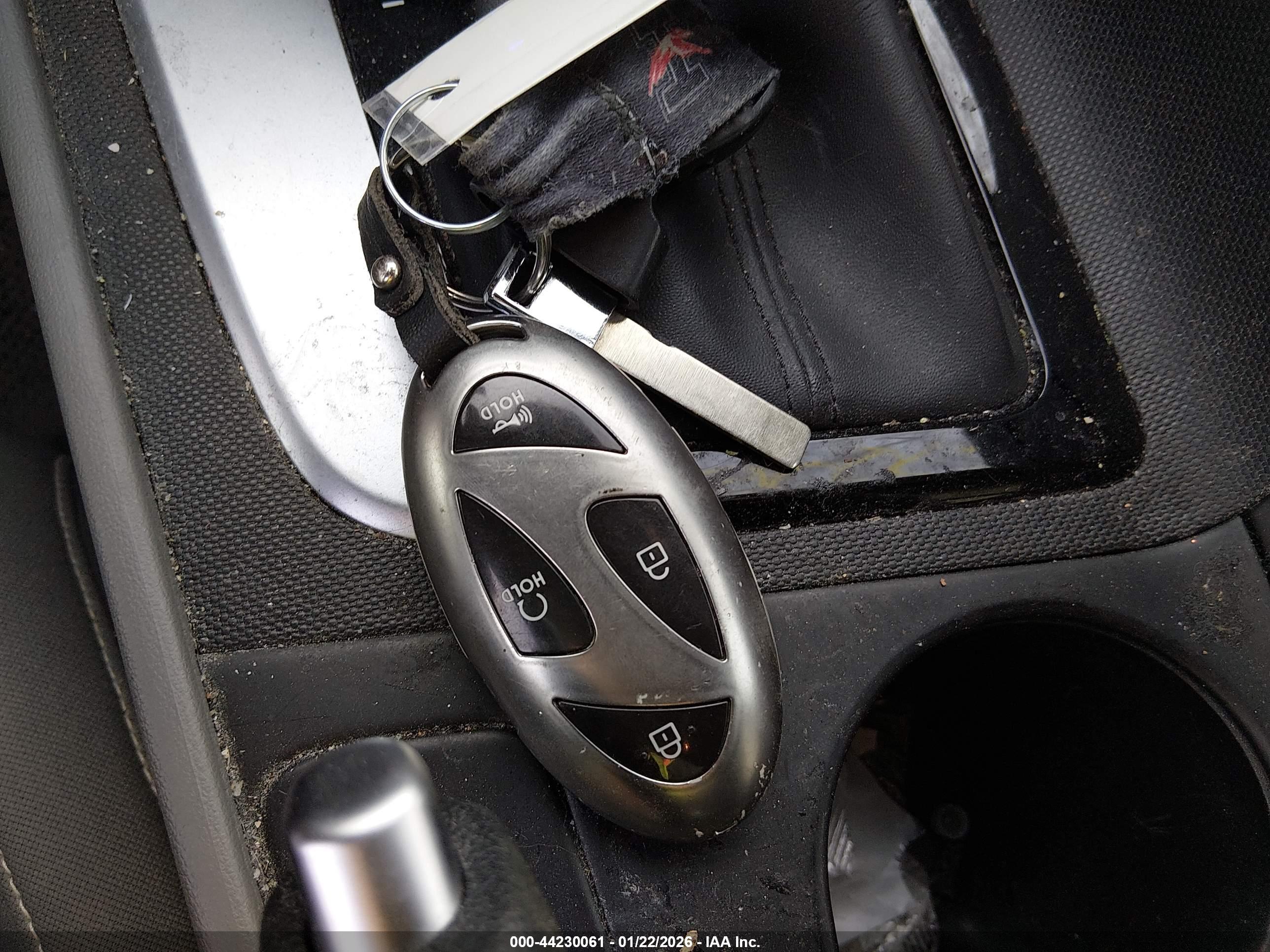 HYUNDAI ELANTRA image 11