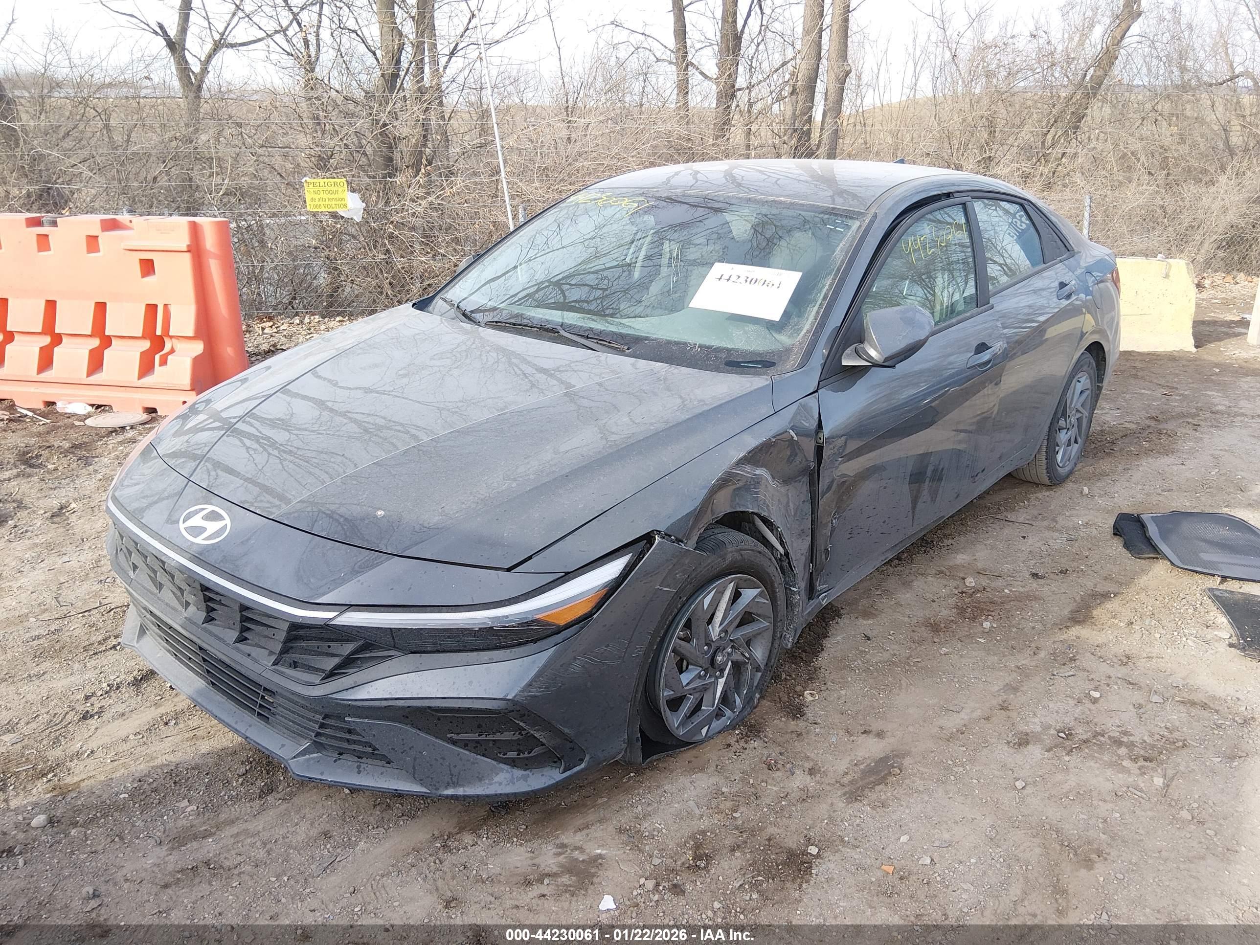 HYUNDAI ELANTRA image 2