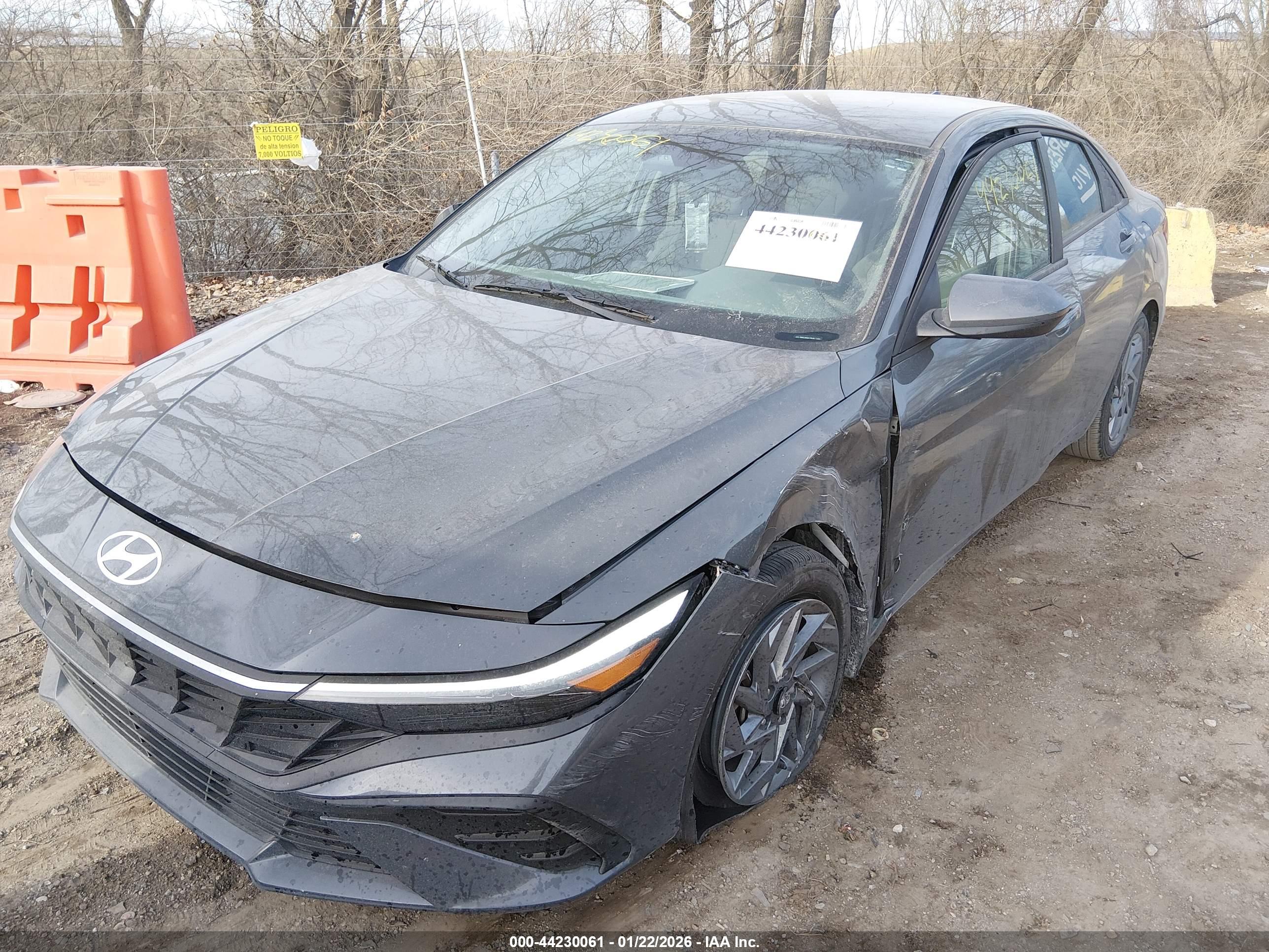 HYUNDAI ELANTRA image 6