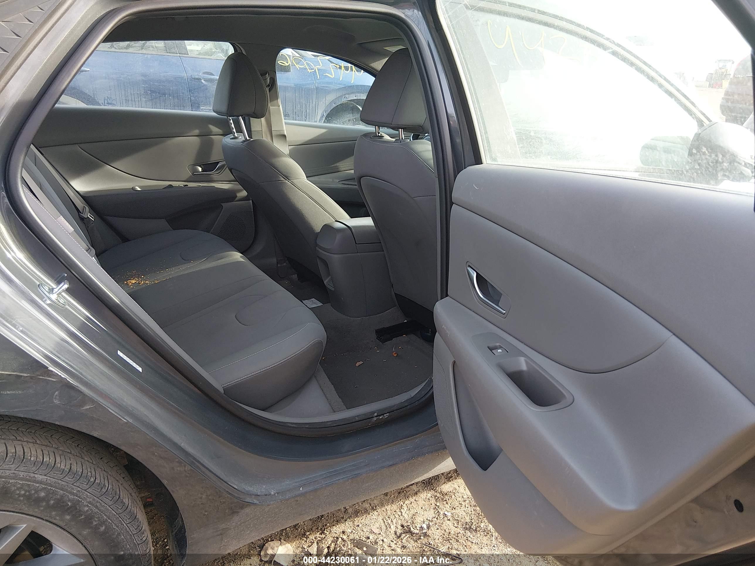 HYUNDAI ELANTRA image 8